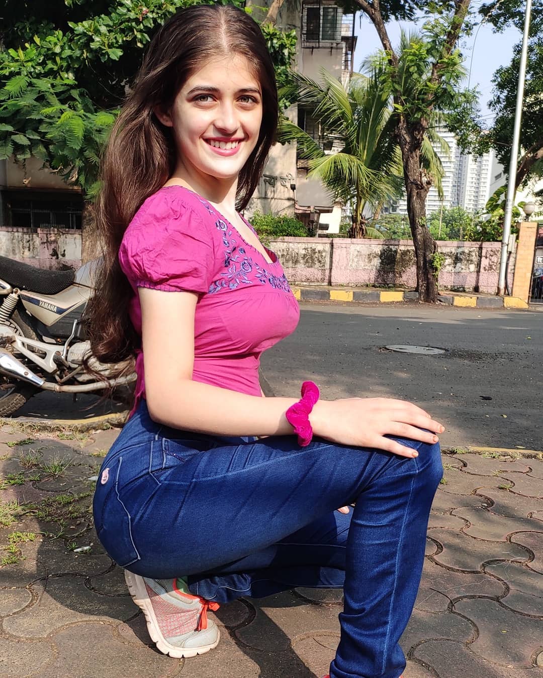 Urvi Singh Wallpapers Top Free Urvi Singh Backgrounds Wallpaperaccess 