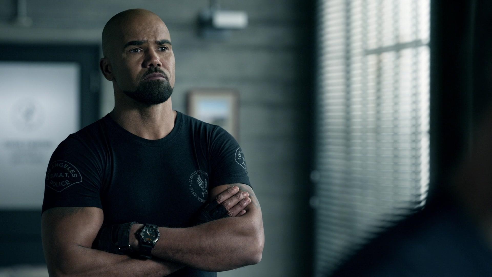 1920x1080 5.11 Tactical Watch Of Shemar Moore As Hondo In S.W.A.T. S04E11 Positive Thinking (2021)