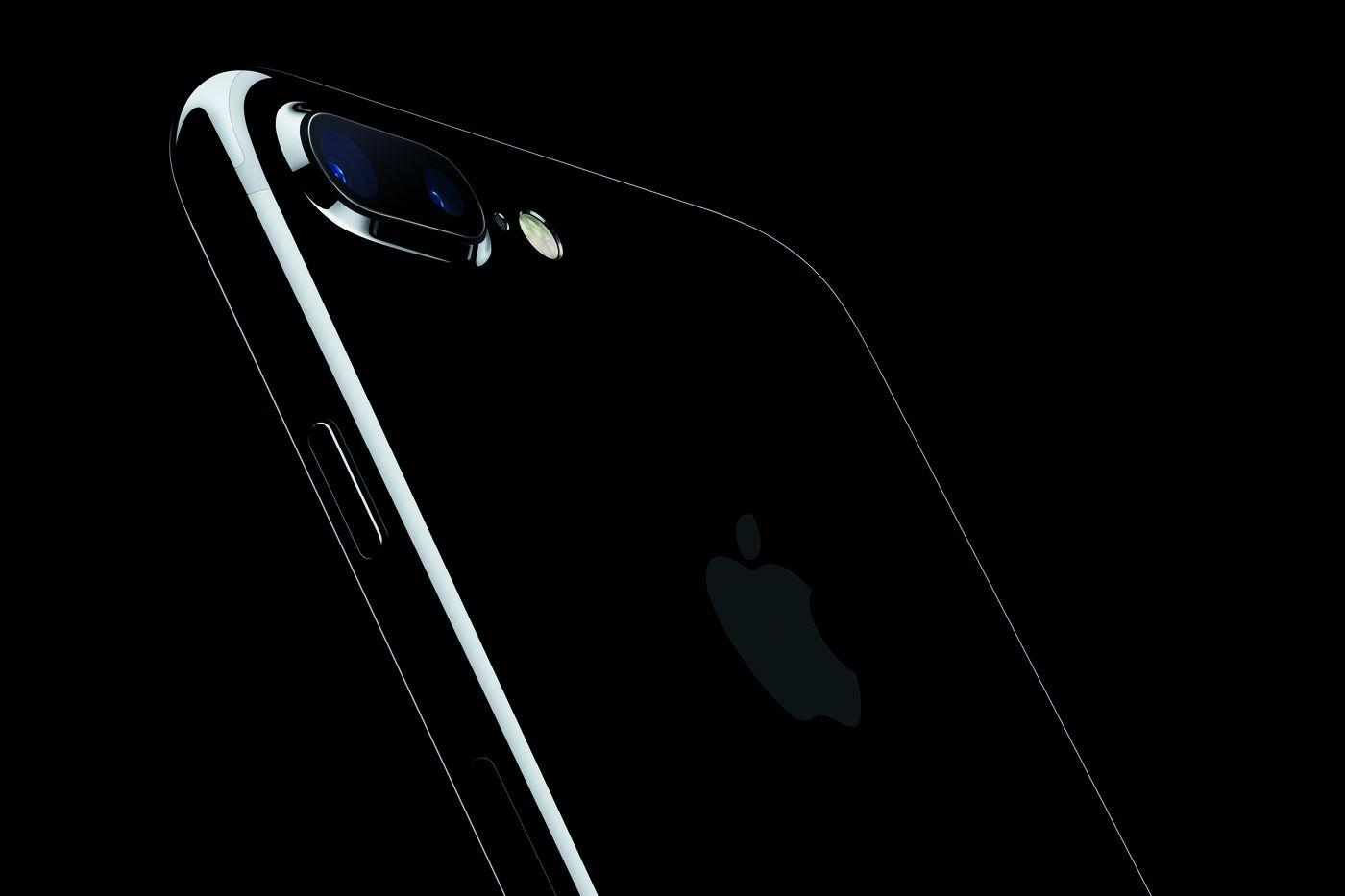 1400x933 Apple brings back the glossy black iPhone with new jet black color