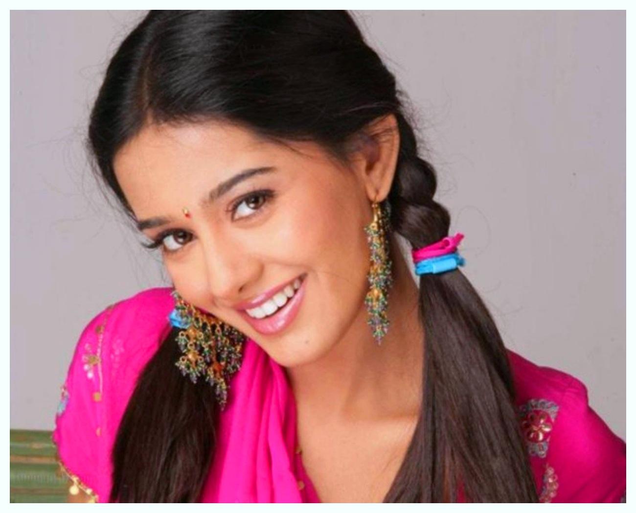 1300x1048 Bollywood Actress Amrita Rao HD Wallpaper Image Photo