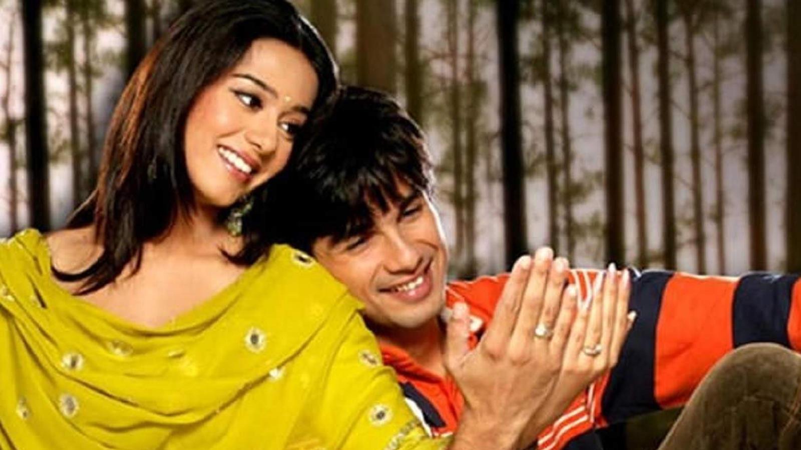 1600x900 Throwback! When Amrita Rao and Shahid Kapoor shared their experience of working with Sooraj Barjatya in the film 'Vivah'. Hindi Movie News of India