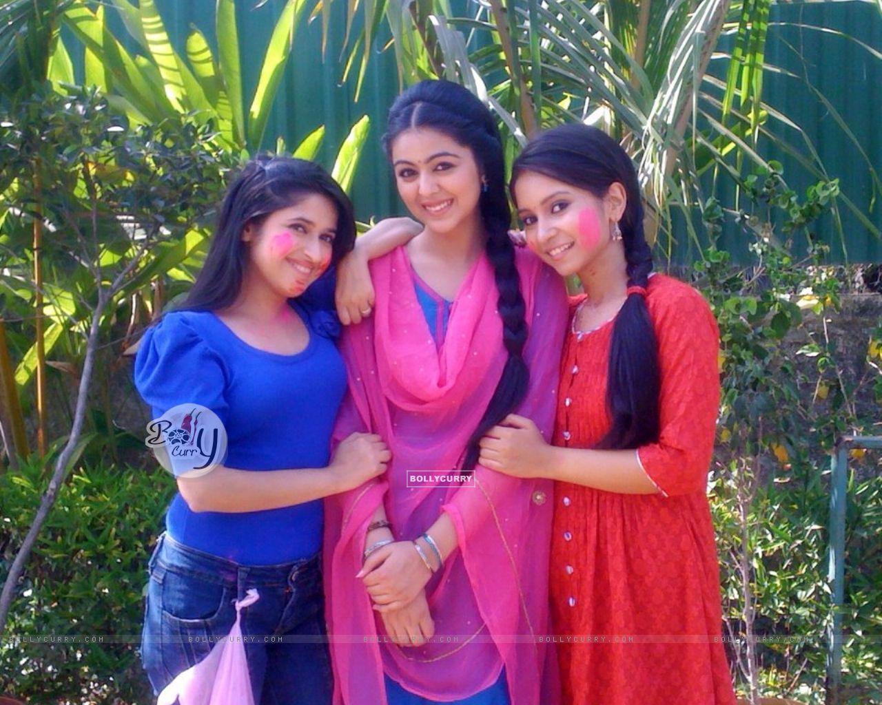1280x1024 Wallpaper Arora aka Neelu, Neha aka Meenu and Shafaq aka Karuna of Subh Vivah size:1280x1024