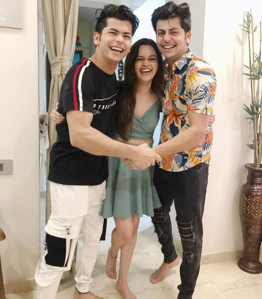 895x1024 Siddharth Nigam & Abhishek Nigam Birthday 2020 Image Telly Flight
