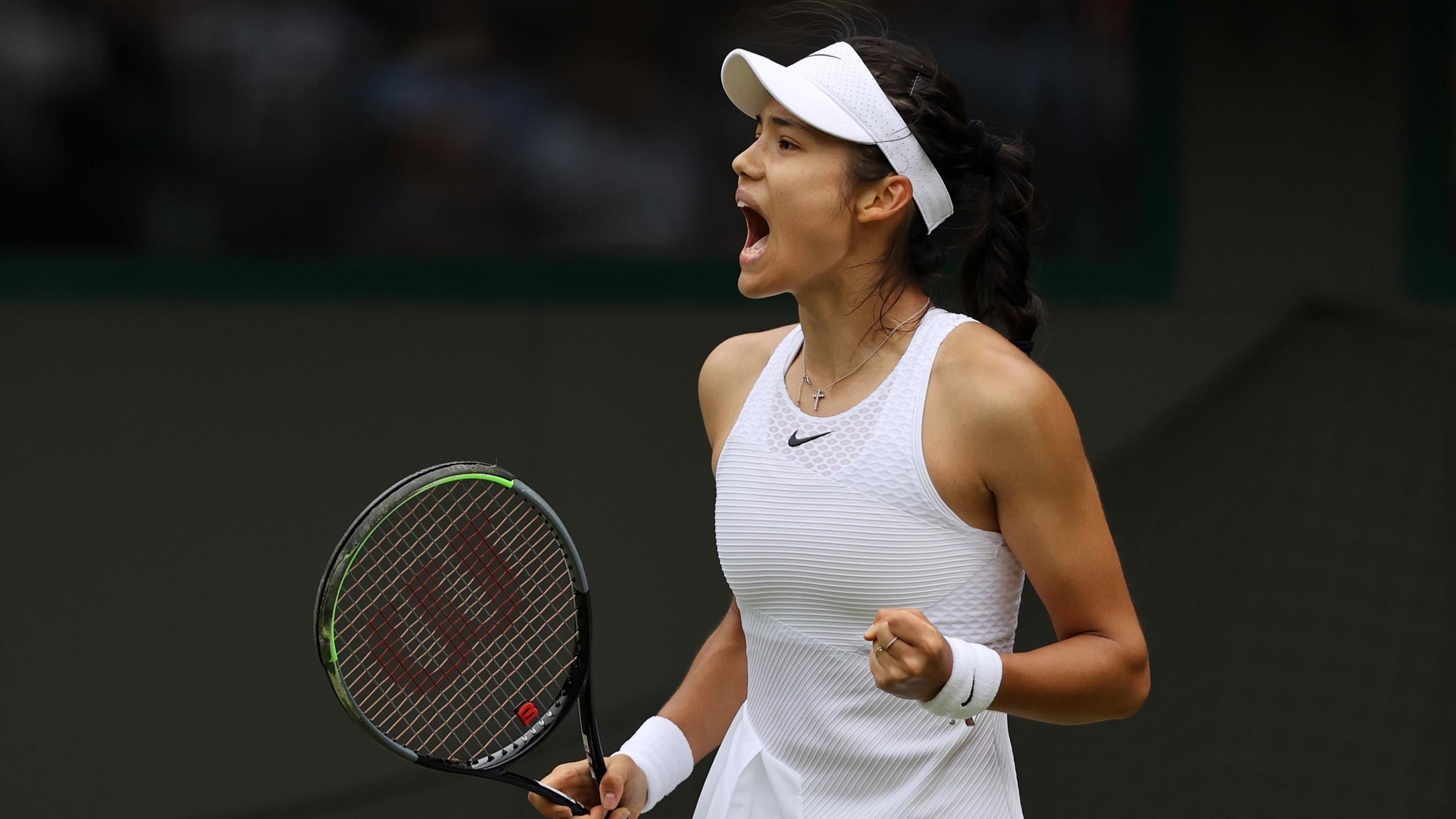 2560x1440 Wimbledon tennis is rising British star Emma Raducanu? Teenager through to fourth round at Grand Slam