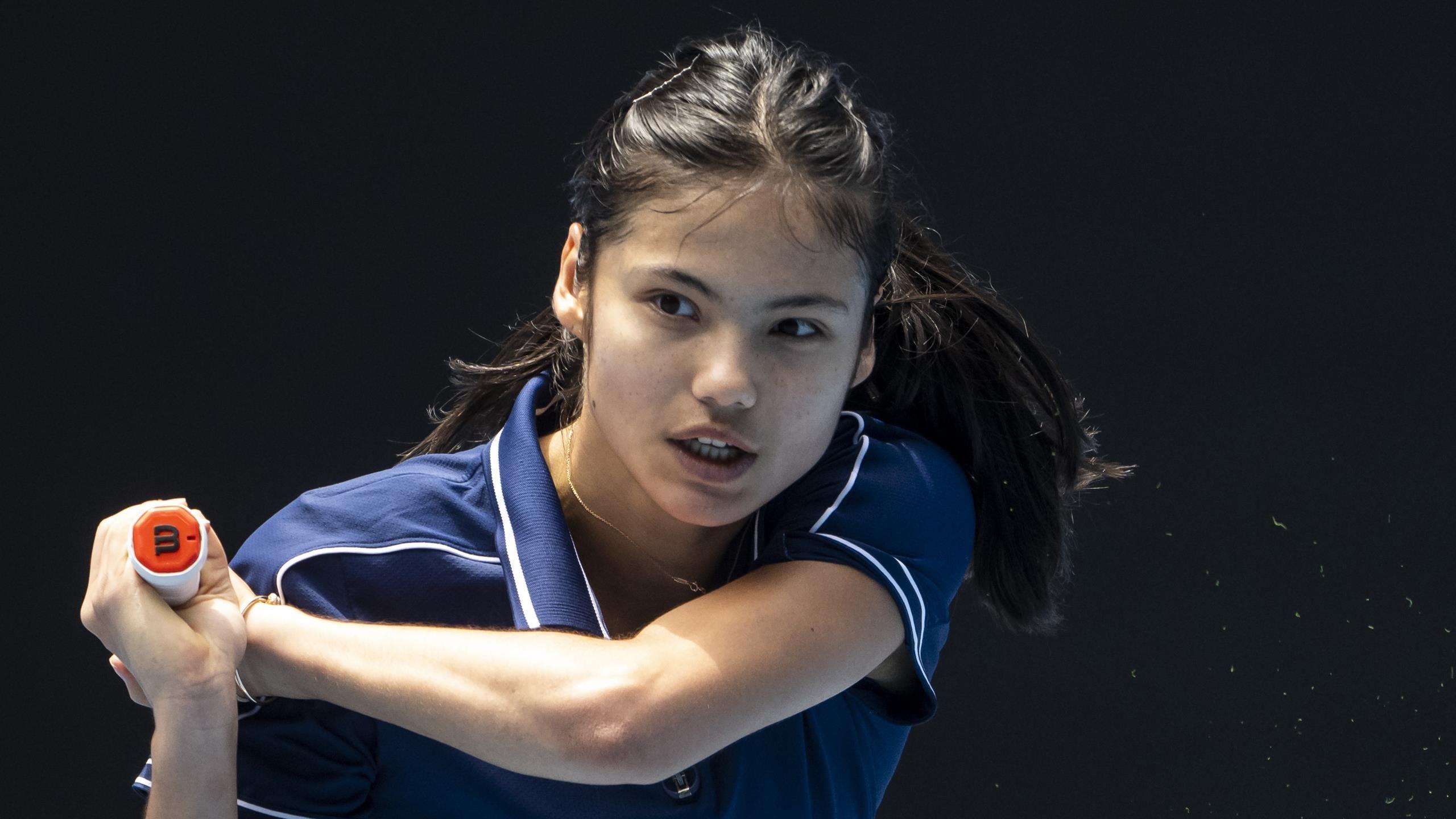 2560x1440 Emma Raducanu: Tim Henman urges patience ahead of 2022 Australian Open after loss to Elena Rybakina