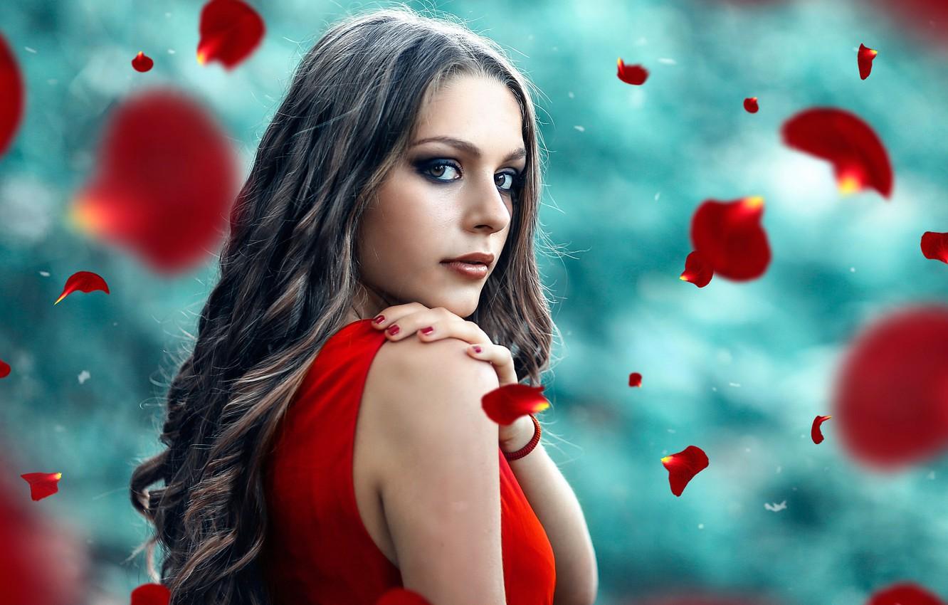 1332x850 Wallpaper girl, petals, Alessandro Di Cicco, Love me, love me not image for desktop, section стиль