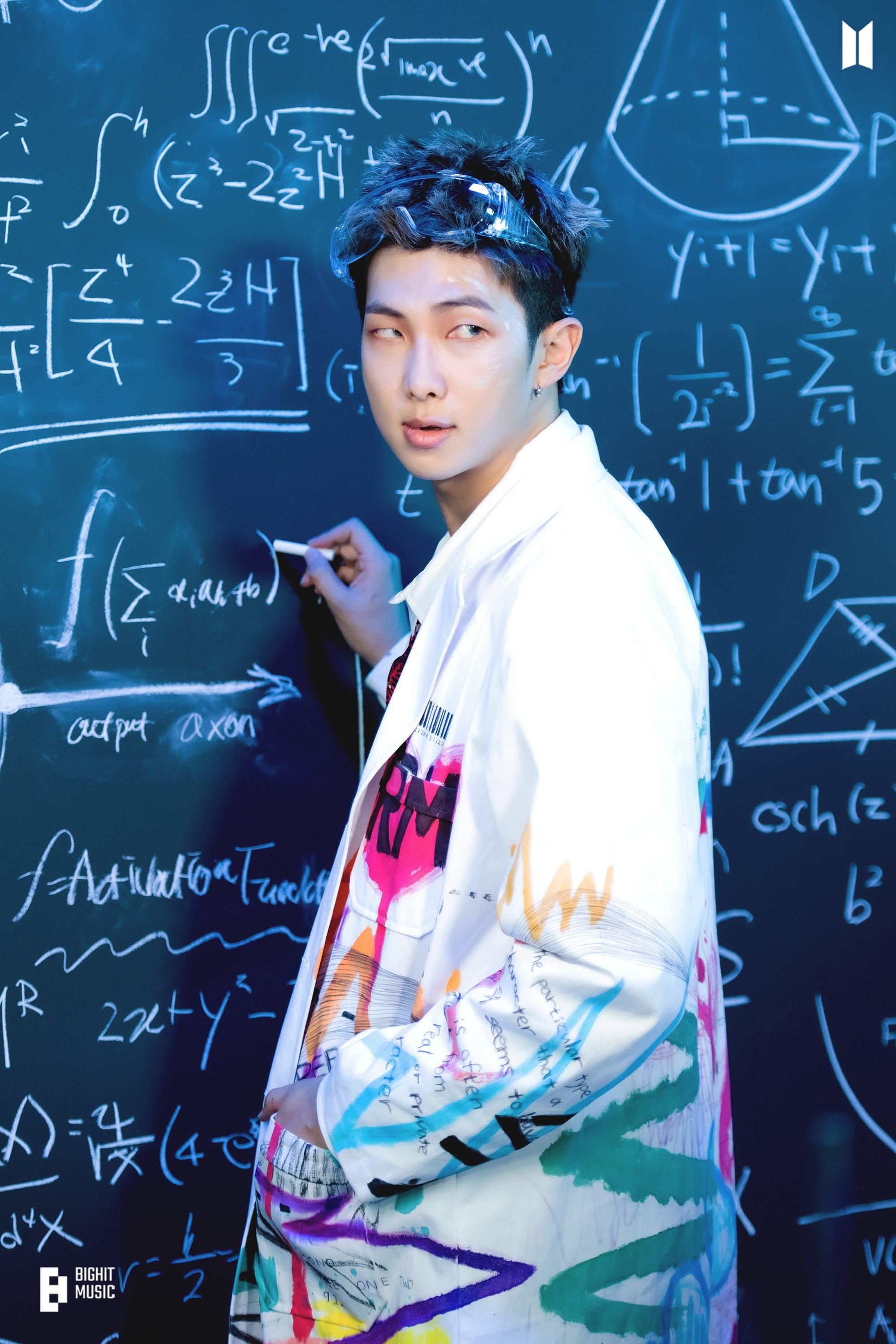 2000x3000 BEHIND PHOTOS 2022 Seasons Greetings Behind the Scenes Photo