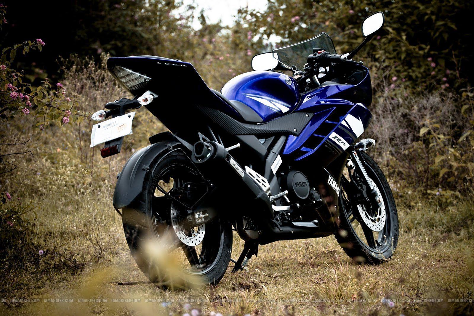 1600x1067 R15 V2 Wallpaper