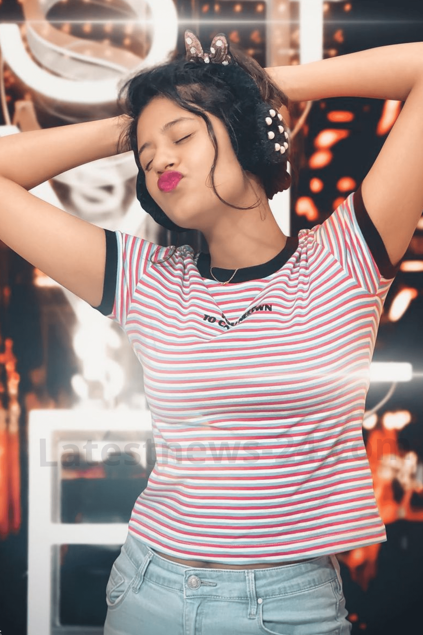 1365x2048 Anjali Arora (Anjimaxuofficial) full biography, Age 2021