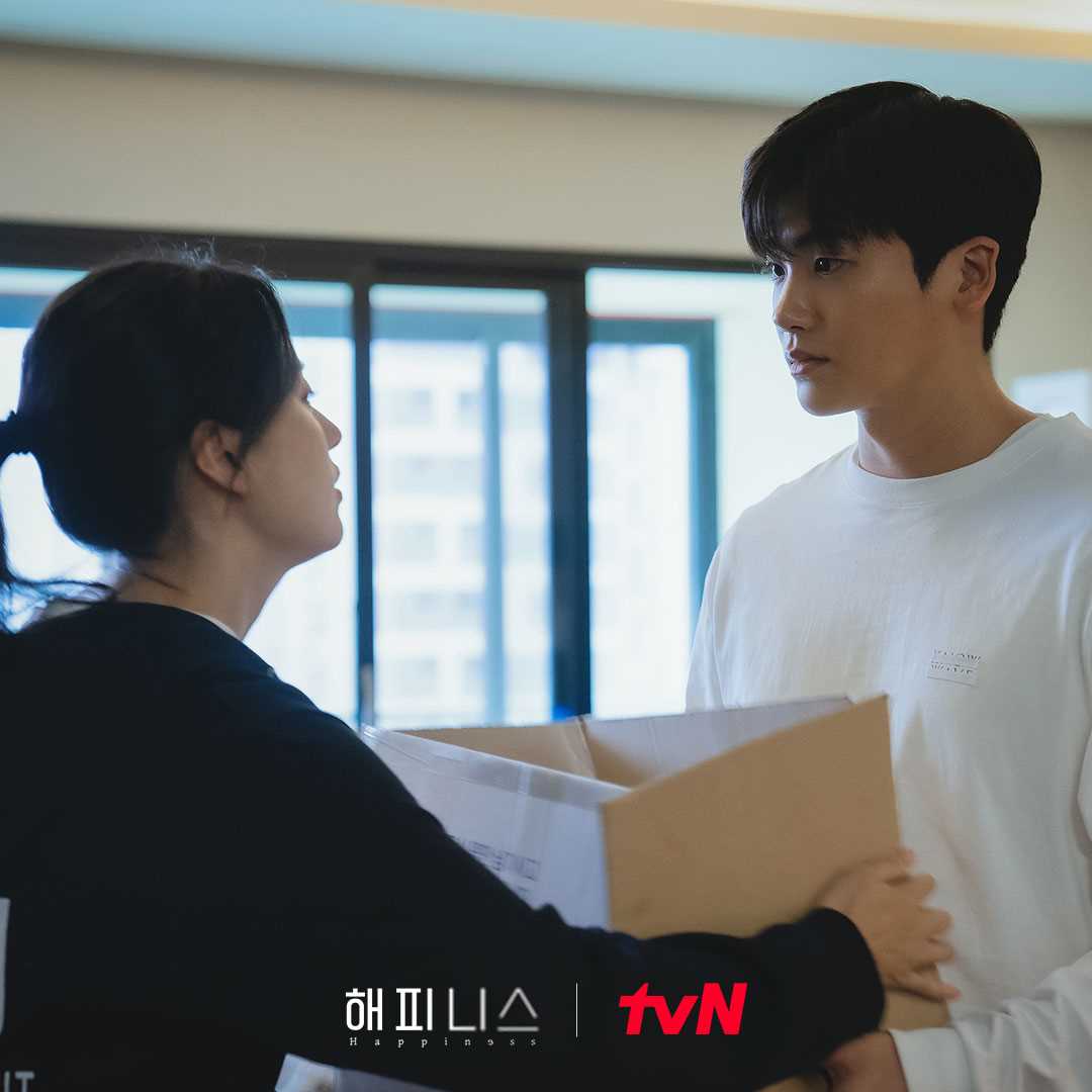 1080x1080 Photos New Stills Added for the Korean Drama 'Happiness' HanCinema