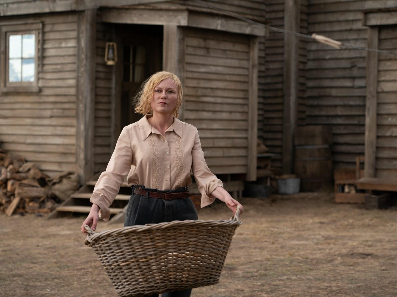 1600x1200 Kirsten Dunst Took Emotional Baggage From 'The Power of the Dog' Home with Her