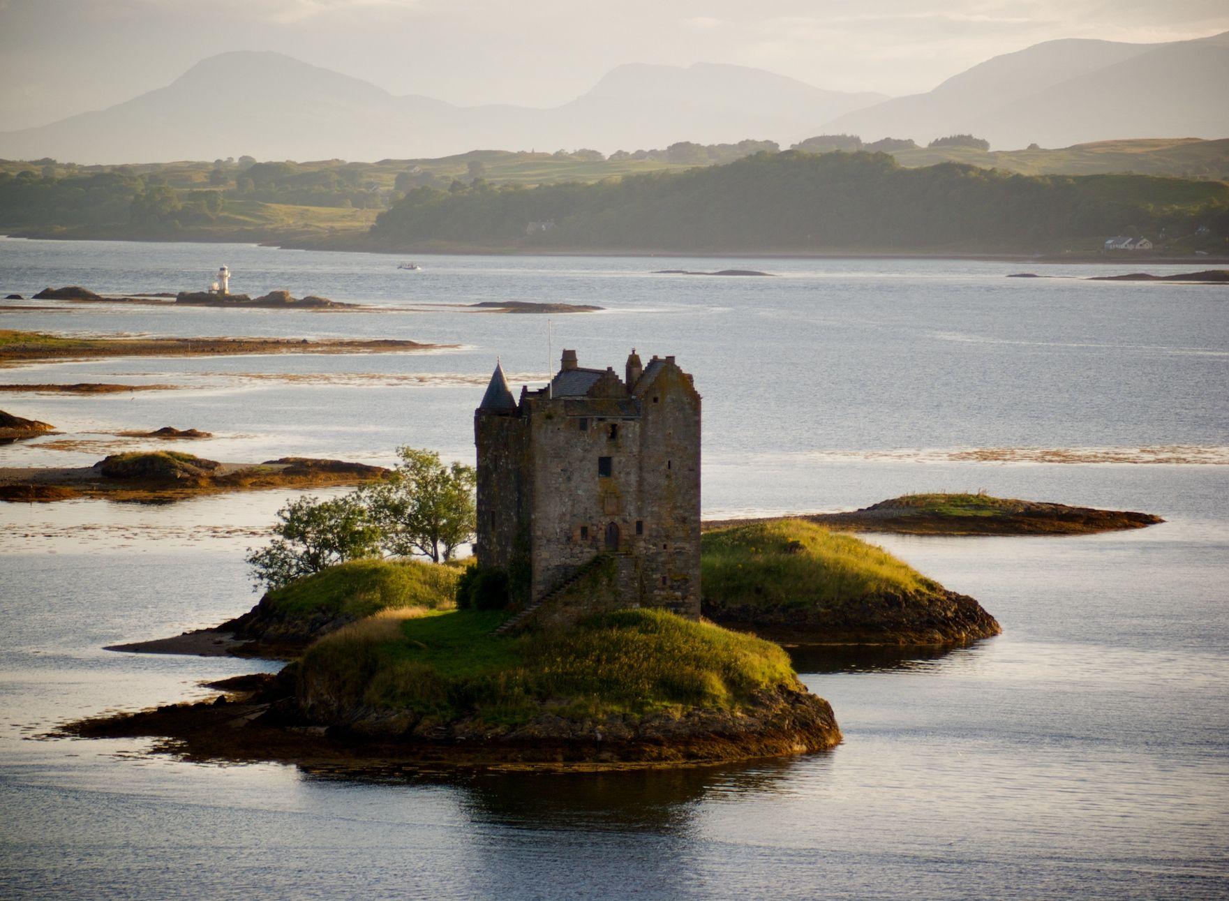 1761x1291 Castle Stalker Scotland Wallpaper