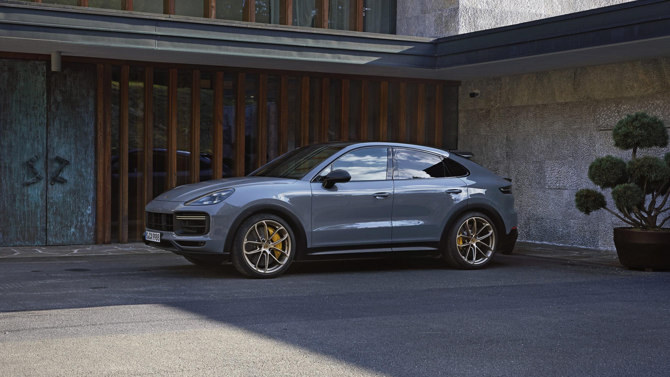 2560x1440 Porsche Cayenne Turbo GT Wallpaper