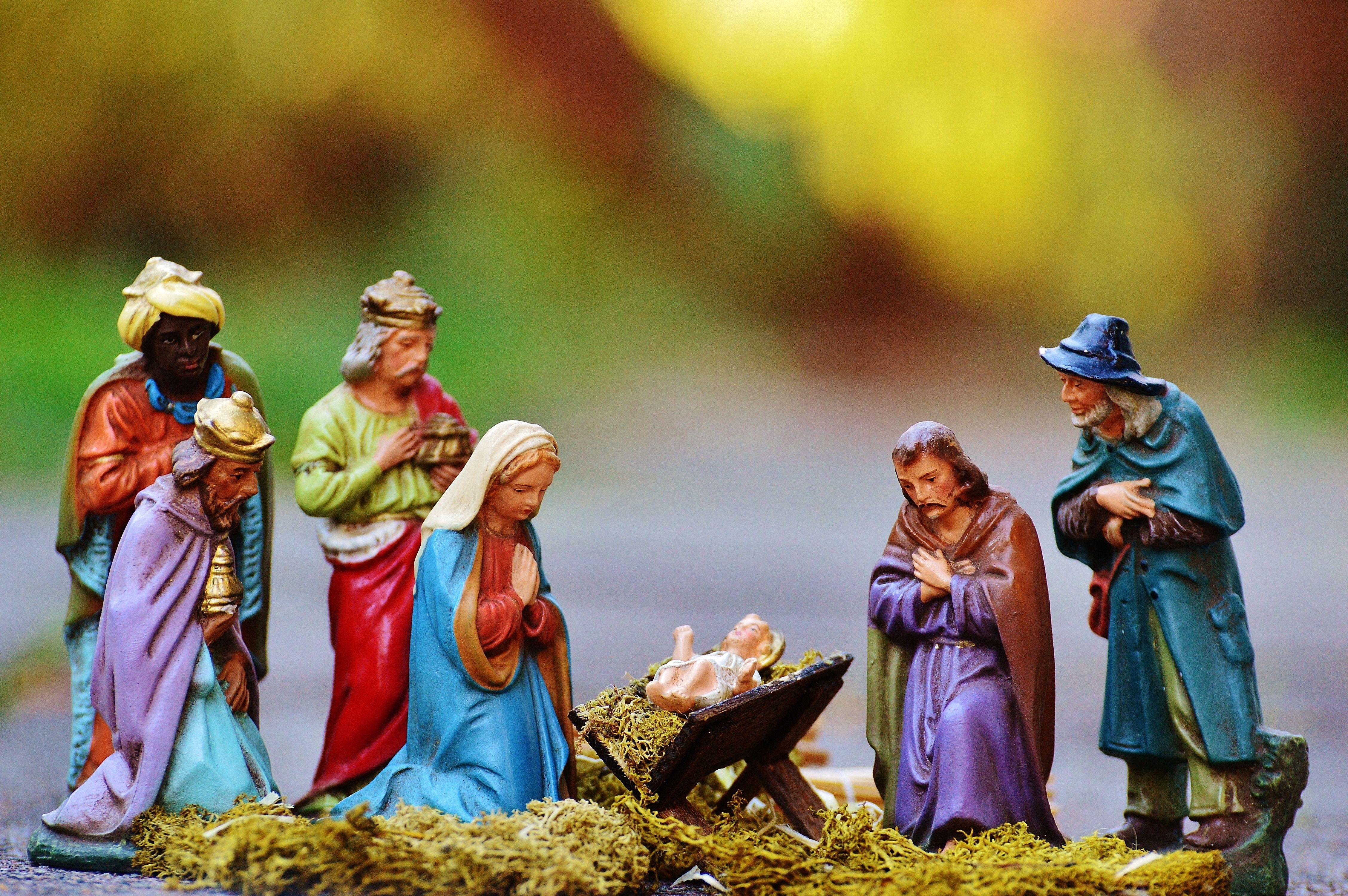 4512x3000 selected focus of Nativity of Jesus figurine free image