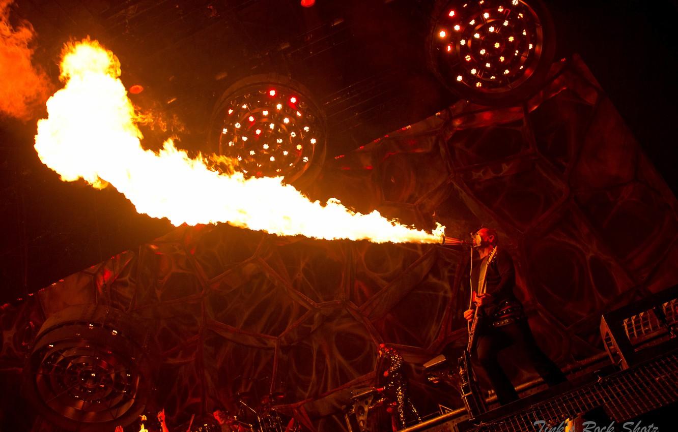 1332x850 Wallpaper fire, flame, scene, guitar, concert, metal, rock, rammstein, Richard Kruspe, Ramstein, richard kruspe, fire free, раммштайн image for desktop, section музыка