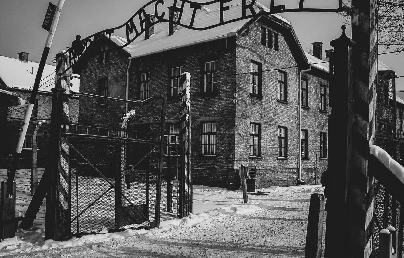 1332x850 Wallpaper winter, snow, black & white, the building, Poland, black and white, architecture, Auschwitz, Auschwitz, концентрационный лагерь image for desktop, section пейзажи