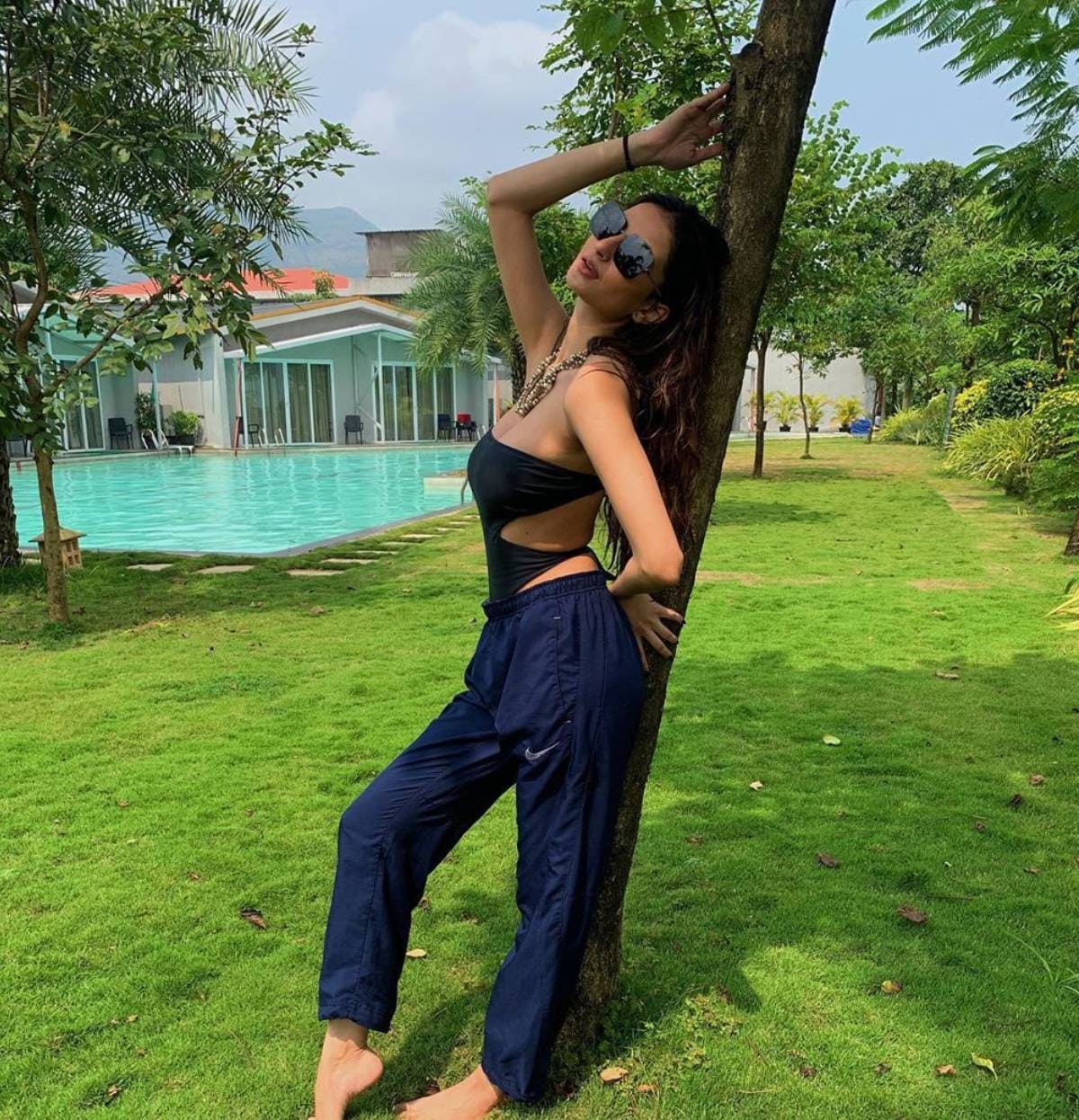 1200x1246 Shweta Tiwari with daughter Palak Tiwari Swimming Pool Masti Pics trending on Social Media Research Plot