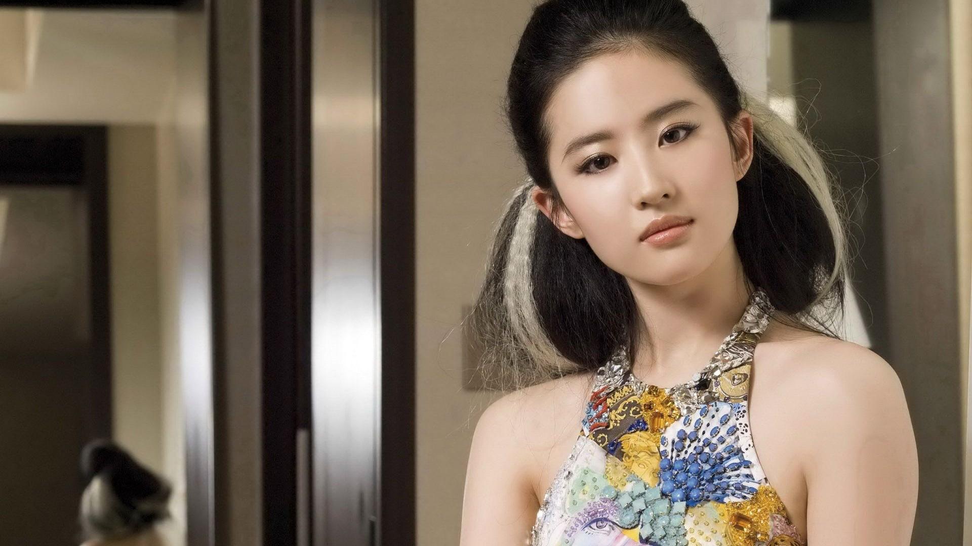 1920x1080 HD Wallpaper of Liu Yifei: Stunning Chinese Actressx1080