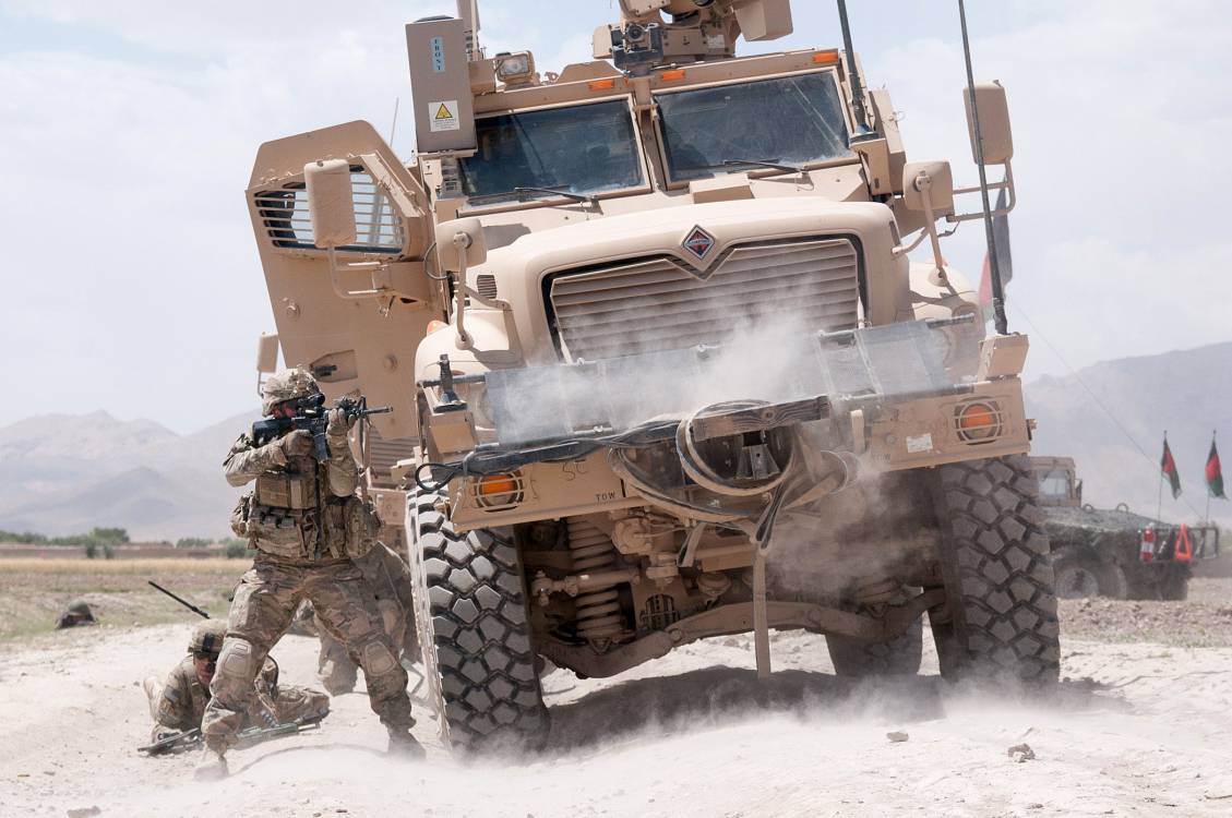 1129x750 Wallpaper United States Army, 82nd Airborne Division, Soldier, MRAP, Armored Car, Background Free Image
