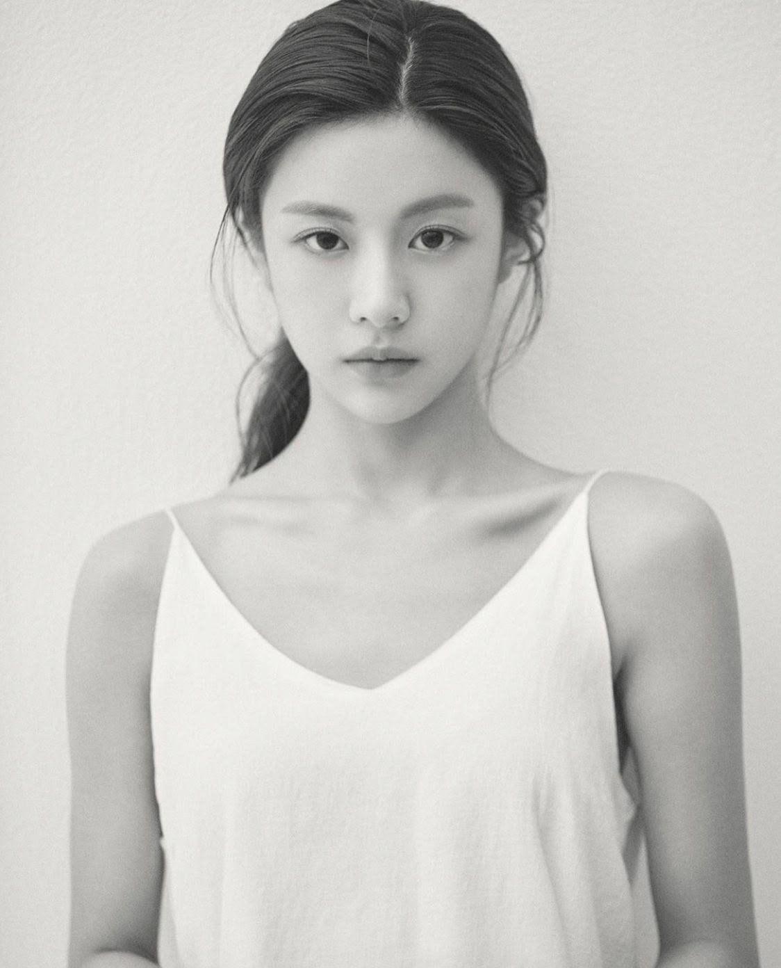1124x1392 Actresses Whose Profile Picture Became Hot Topics Thanks To Their Stunning Visuals