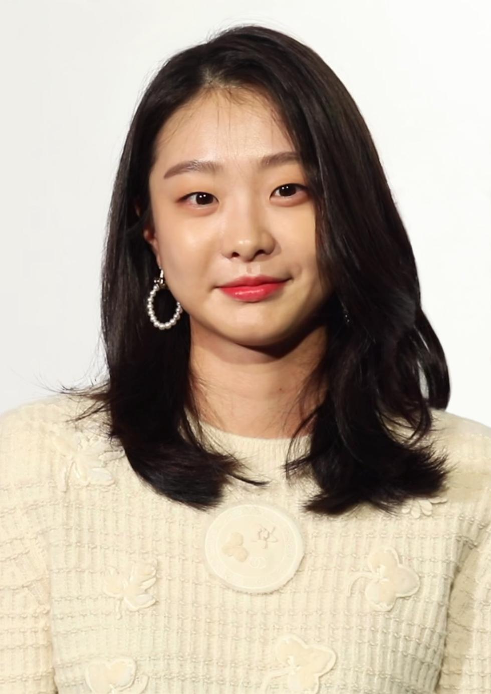 980x1385 Kim Da Mi