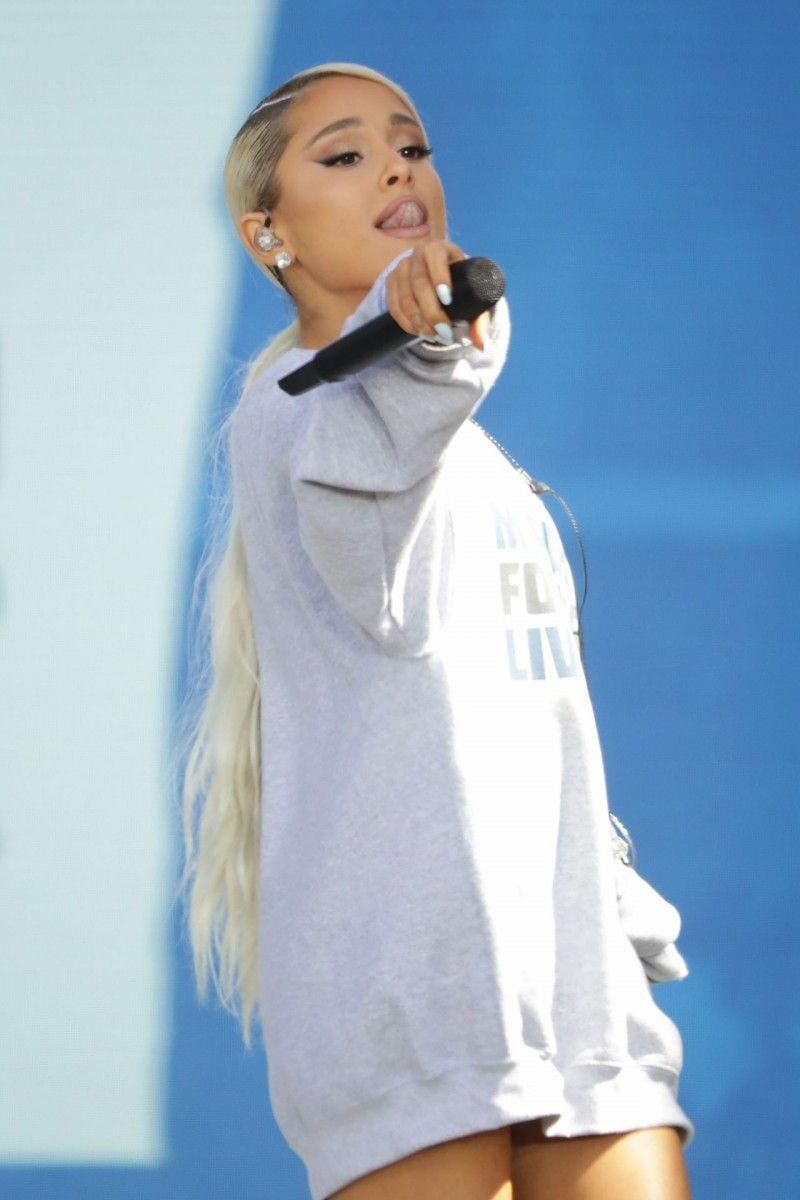 800x1200 Ariana Grande wallpaper
