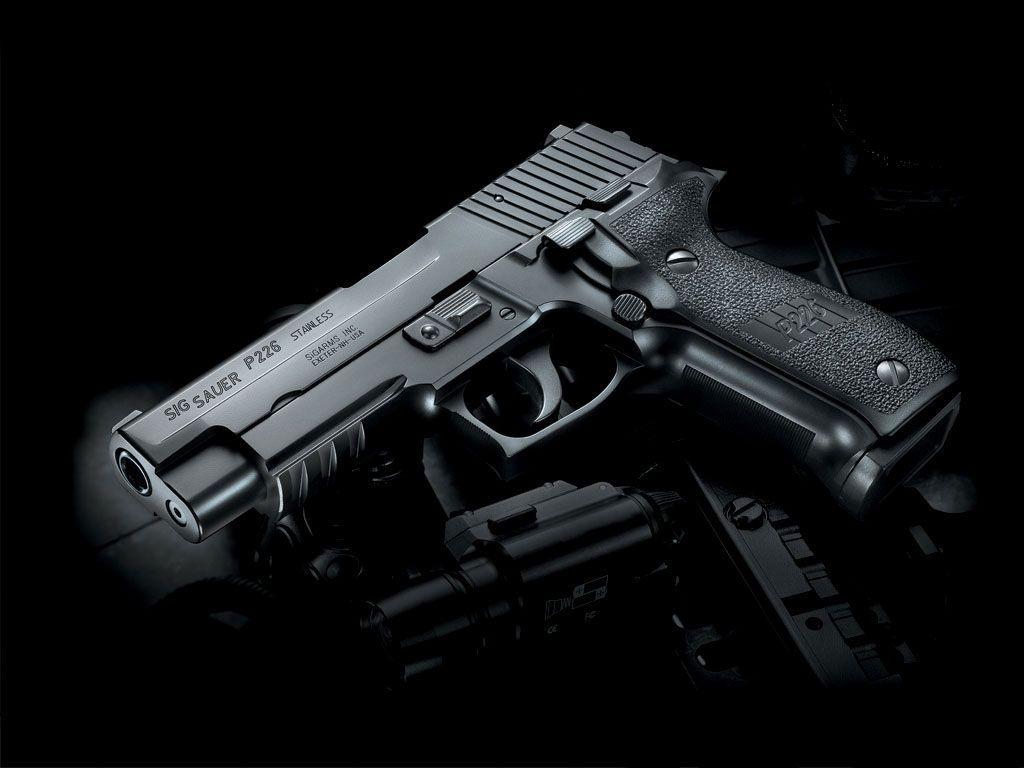 1024x768 Gun Wallpaper