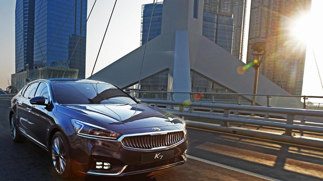 1280x720 Kia Cadenza / K7 returns to show sleek design in real pics