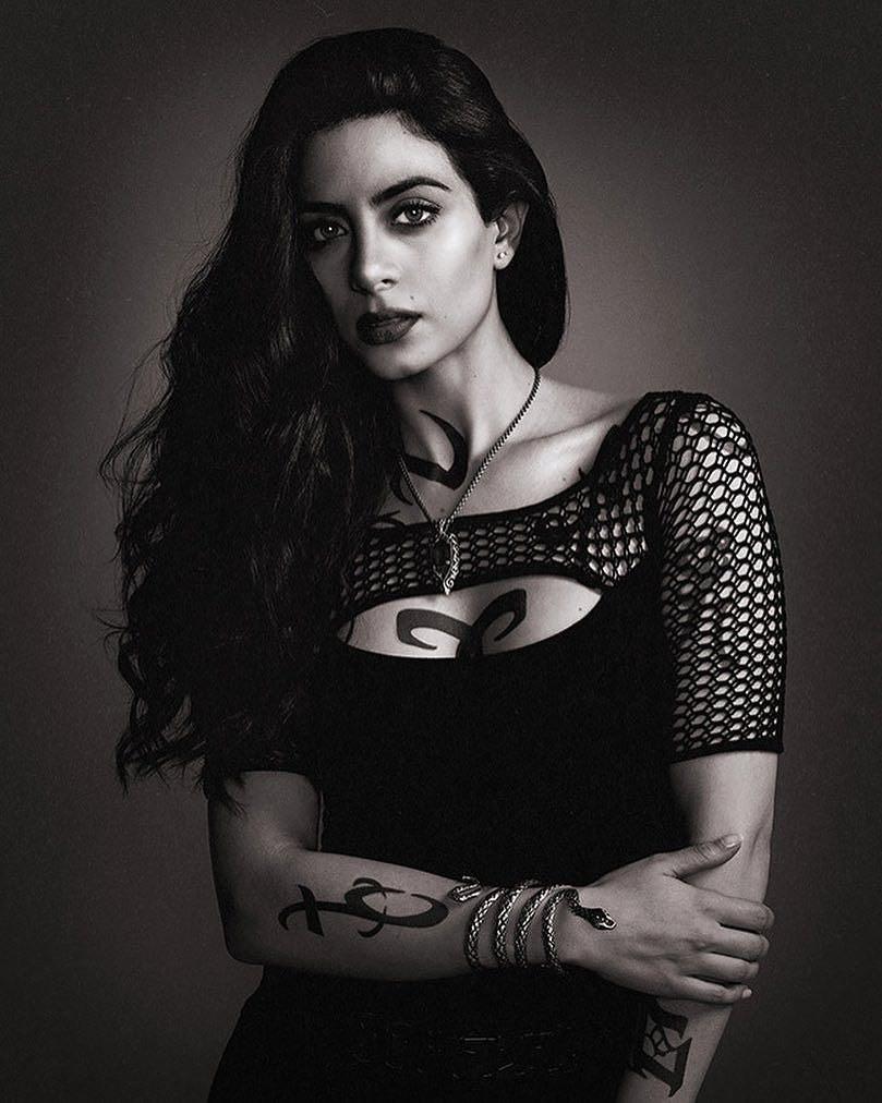 809x1012 Emeraude Toubia wallpaper