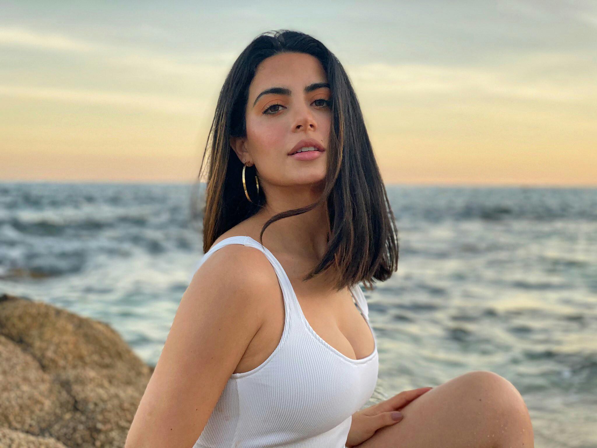2048x1536 Emeraude Toubia. discovered