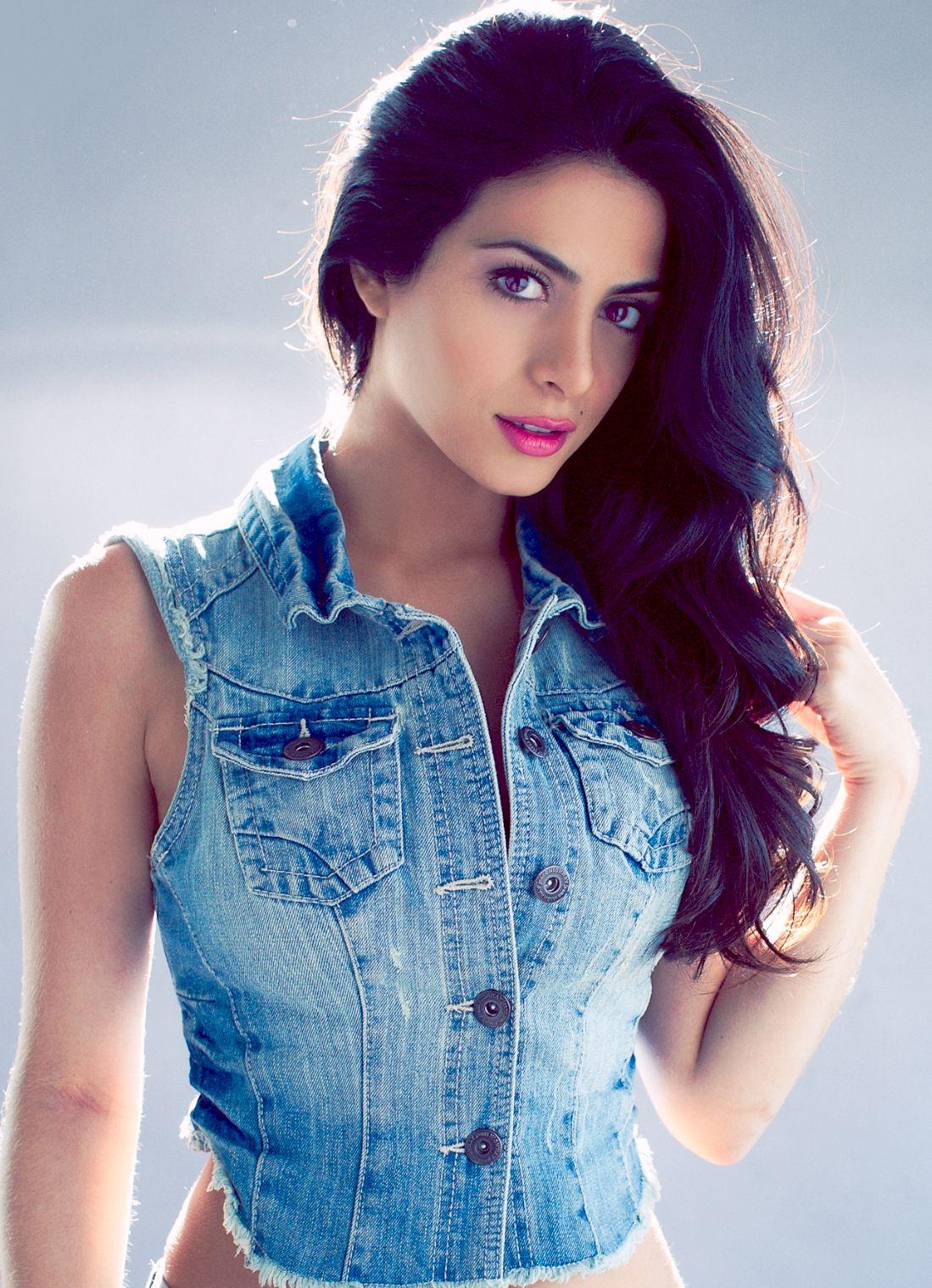 1099x1519 Shadowhunters: The Mortal Instruments' actress Emeraude Toubia HD Photo & Wallpaper. Garotas, Rostos bonitos, Celebridades femininas