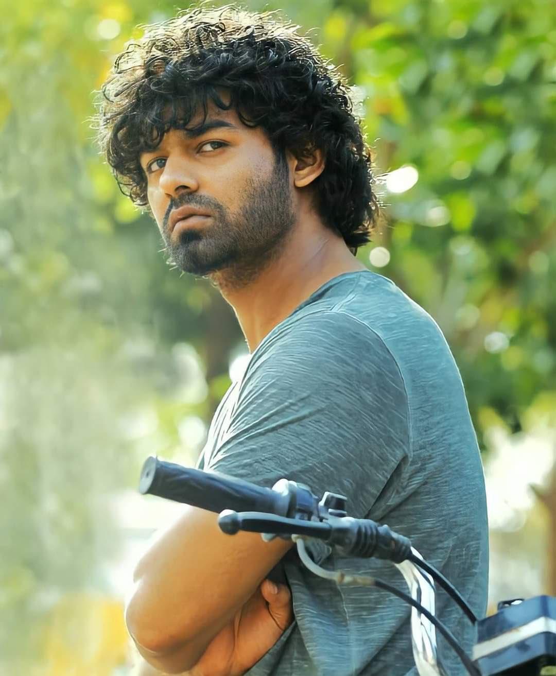 1080x1313 Hridayam (2022)