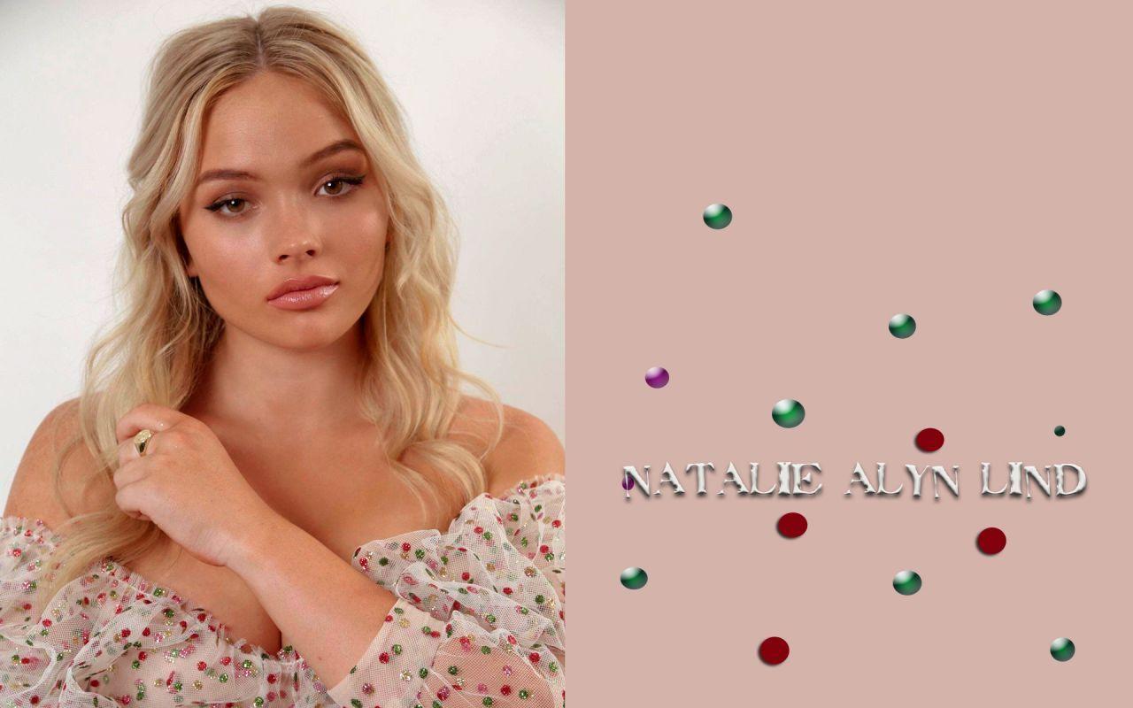 1280x800 Emily Alyn Lind 2020 Wallpaper