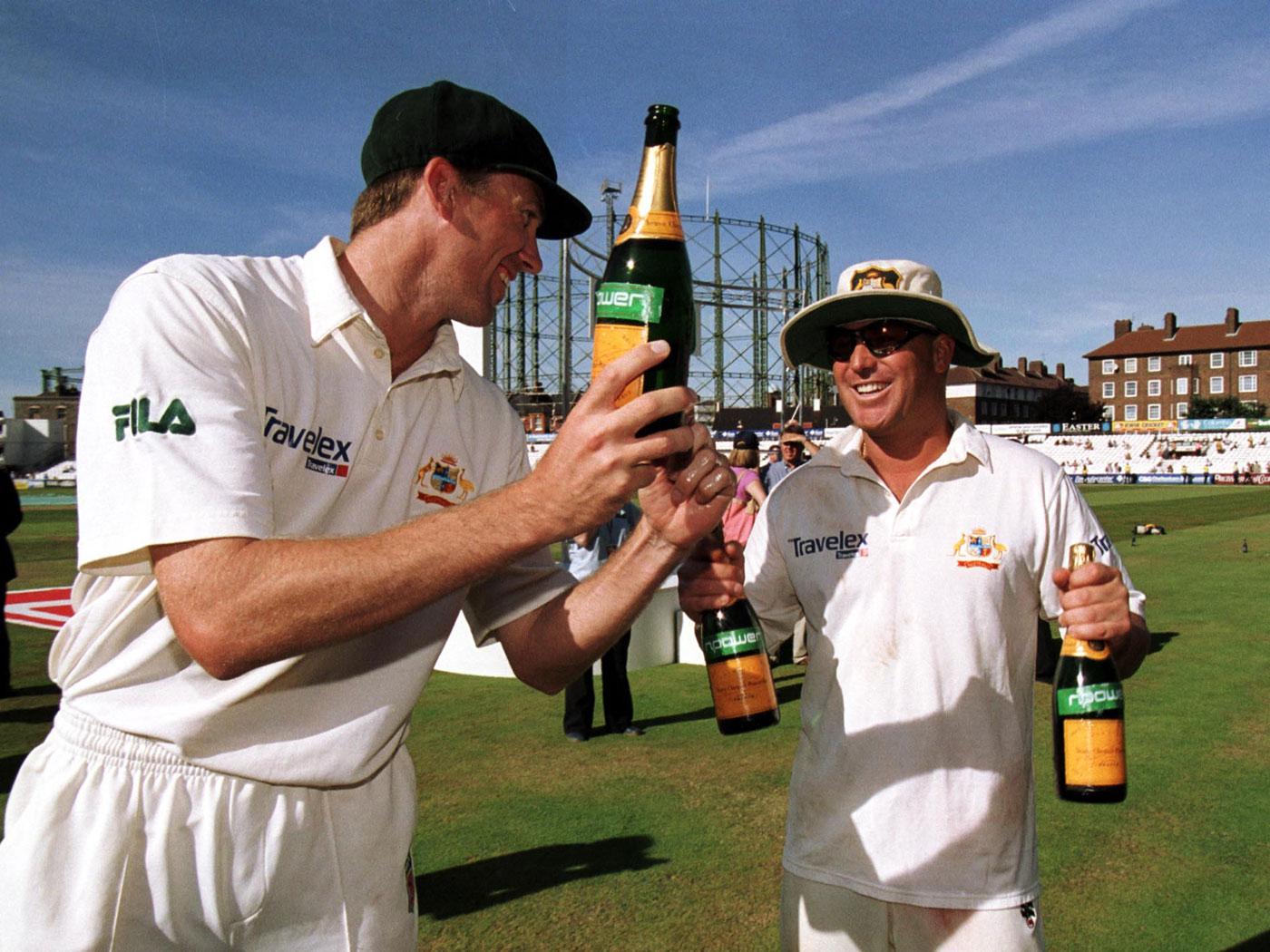 1400x1050 Glenn McGrath and Shane Warne celebrate the innings win, 5th Test, The Oval, August 2001