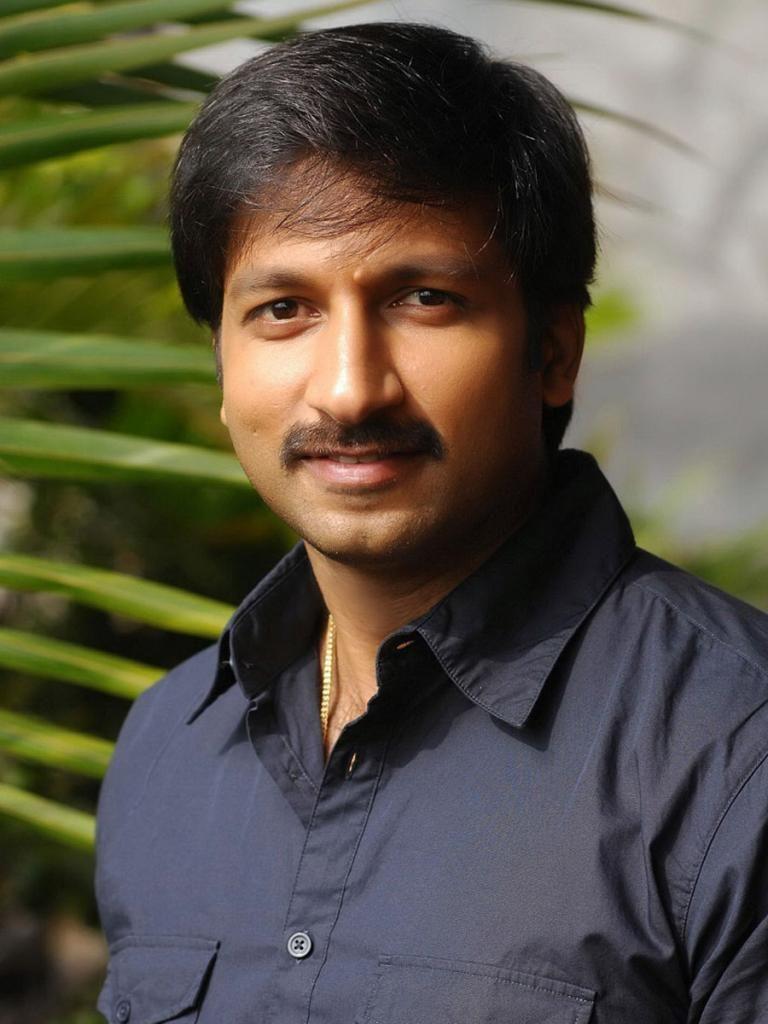 768x1024 Celebrity Profiles