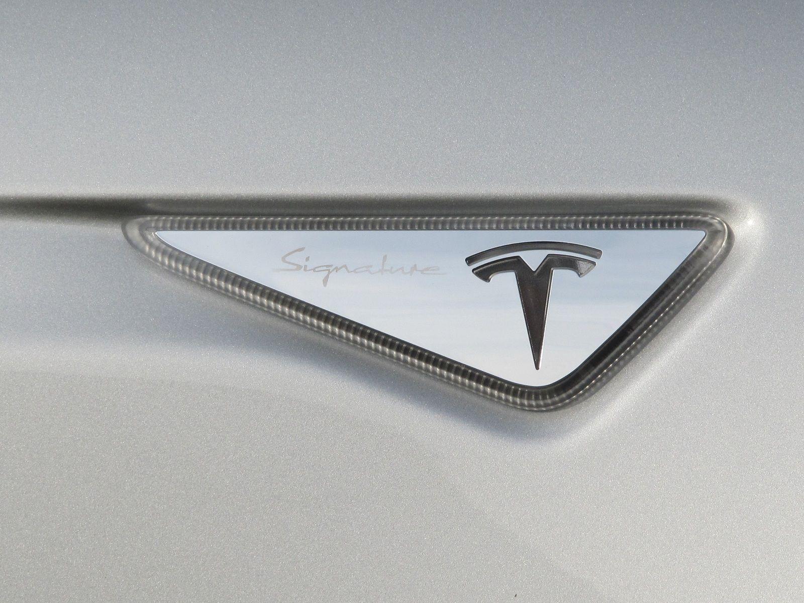 1600x1200 Tesla Model 3 Unveil On March Deposits Accepted That Day