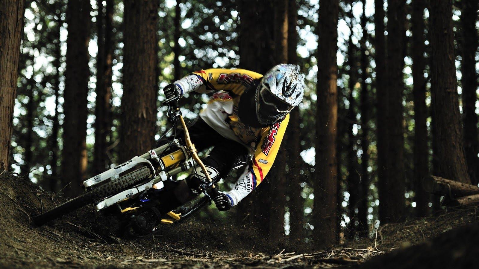 1600x900 Downhill Mountain Biking 1080p