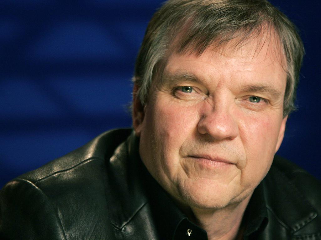 1024x768 Meat Loaf sues hotel, horror convention for his fall off stage