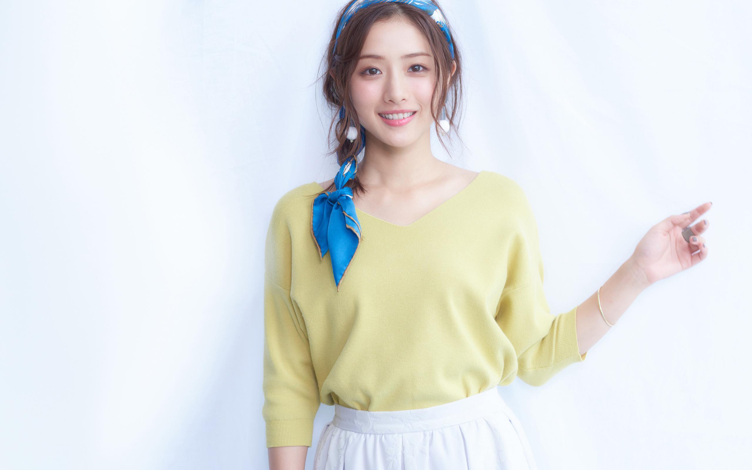 2560x1600 Japanese Actress Wallpaper