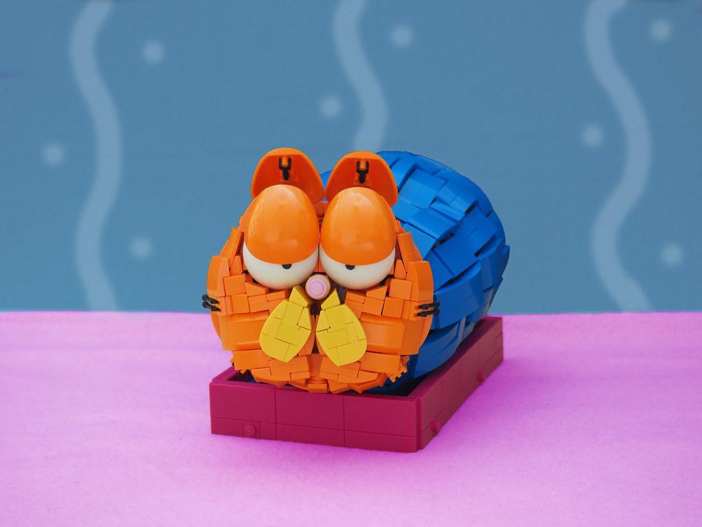 1024x768 I hate Mondays. And where's my lasagna?
