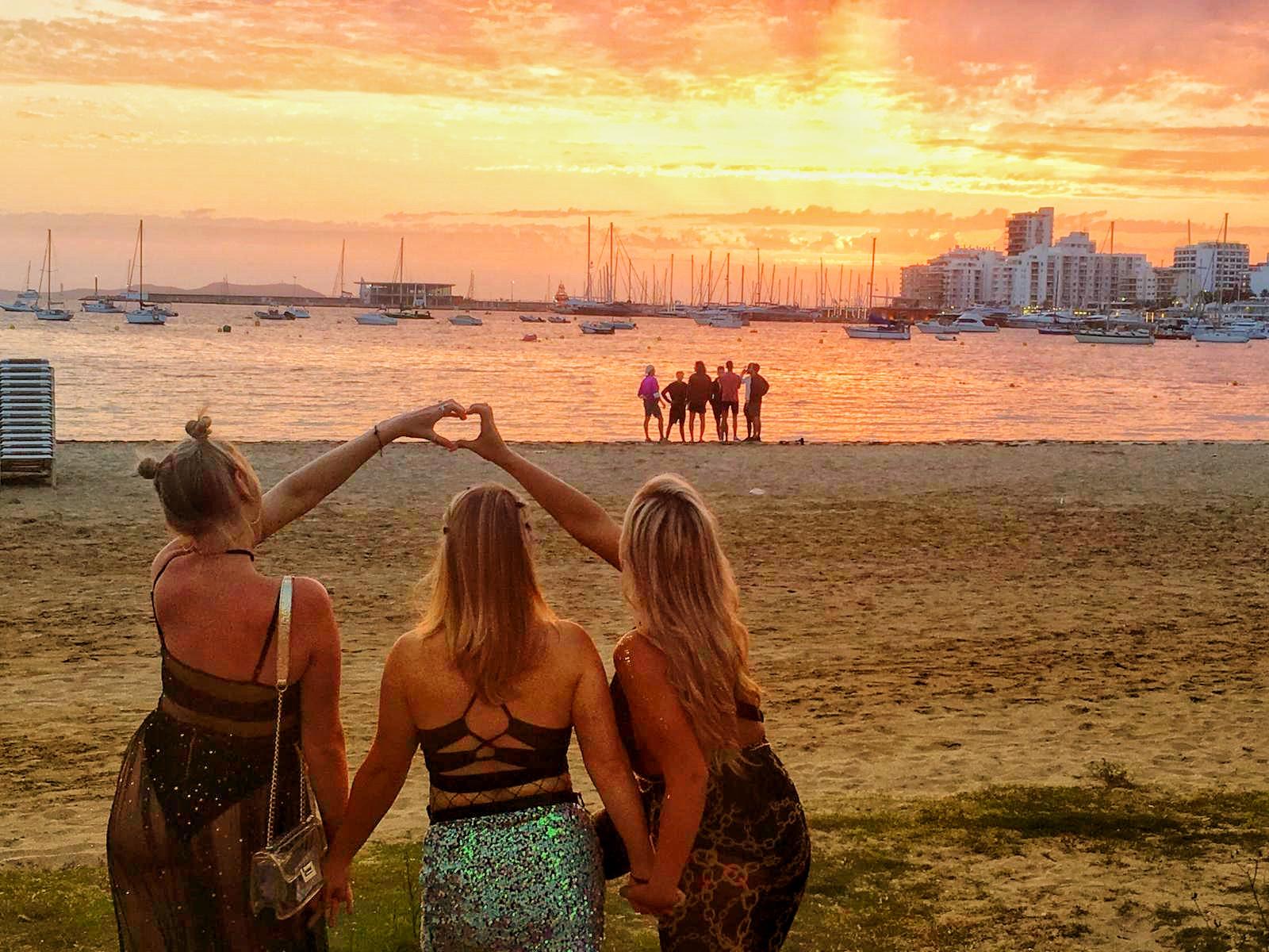 1600x1200 Where to Watch the Sunset in Ibiza?