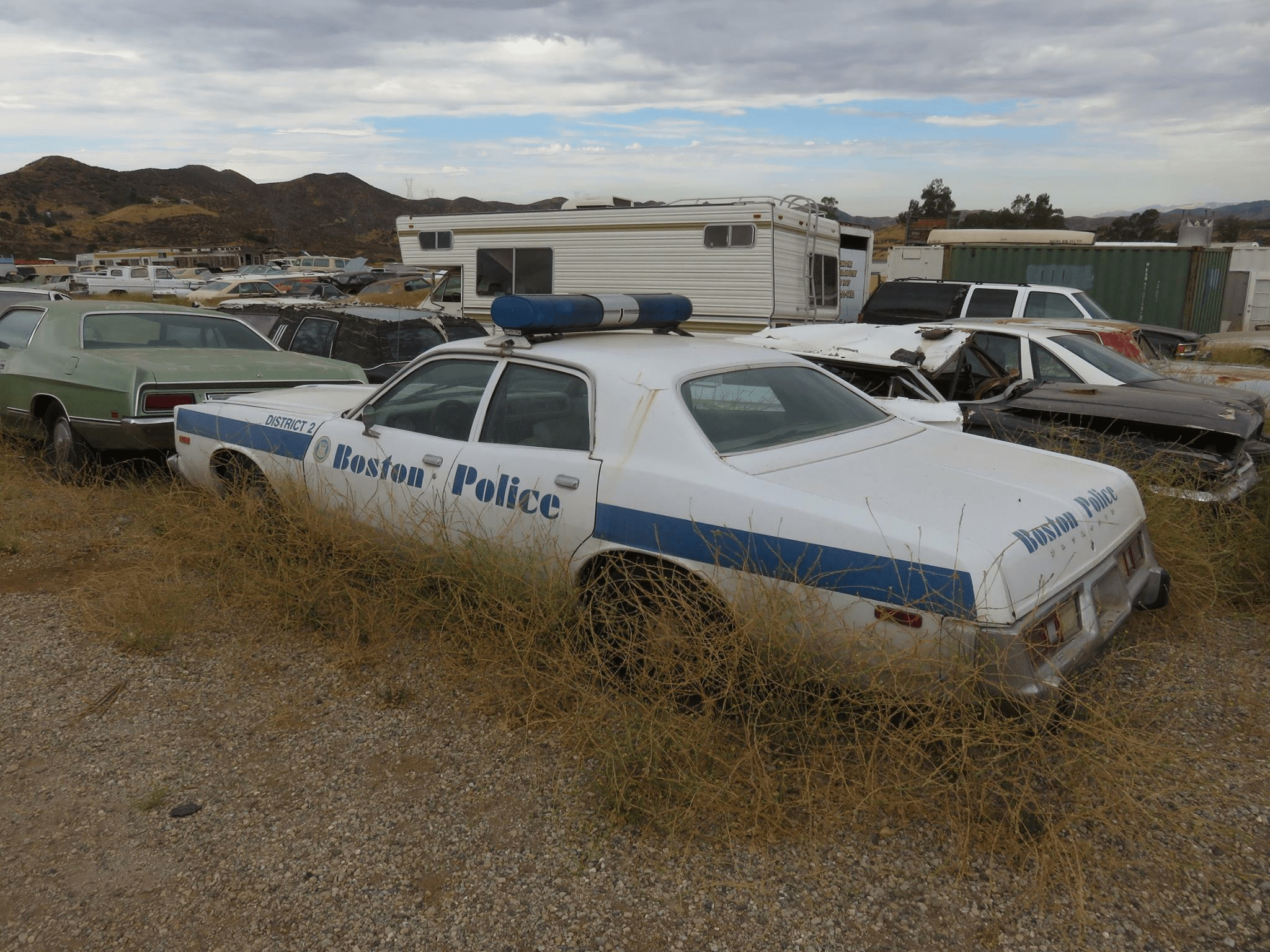 2048x1536 Final Salute: 17 Sad Picture Of Abandoned Police Cars