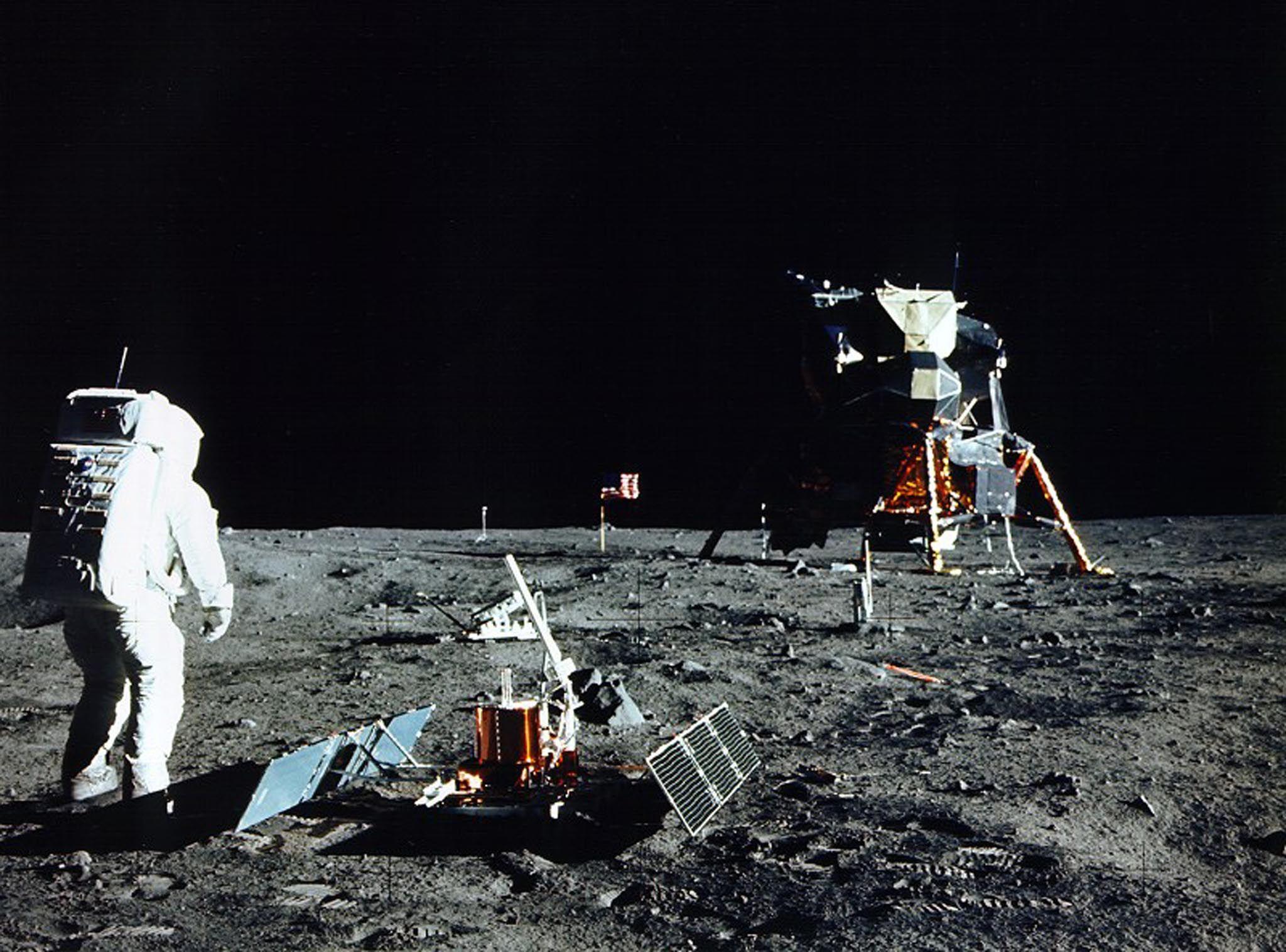 Apollo Astronaut Wallpapers - Top Free Apollo Astronaut Backgrounds ...