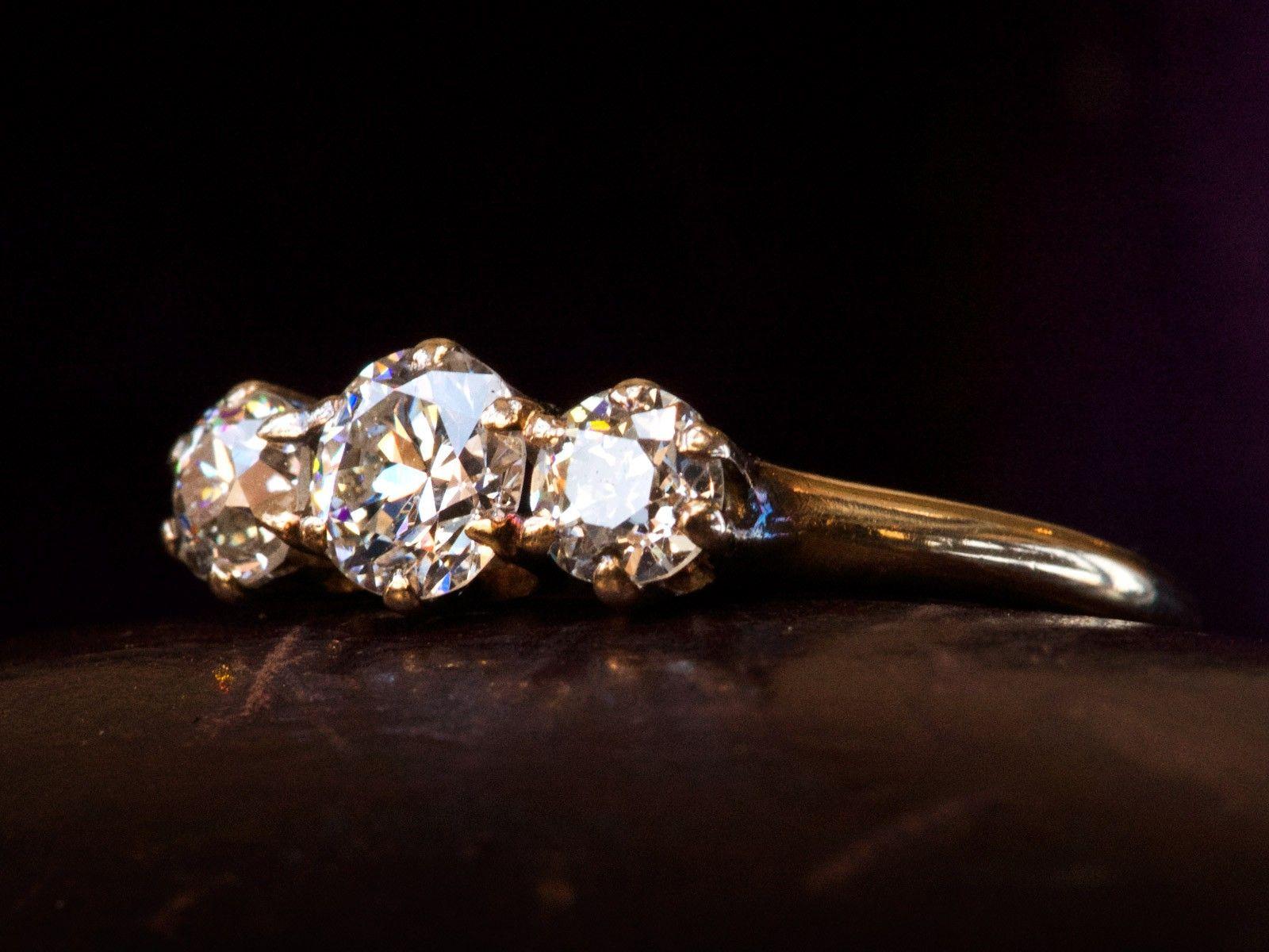 1600x1200 1900s Three Diamond Gold Ring