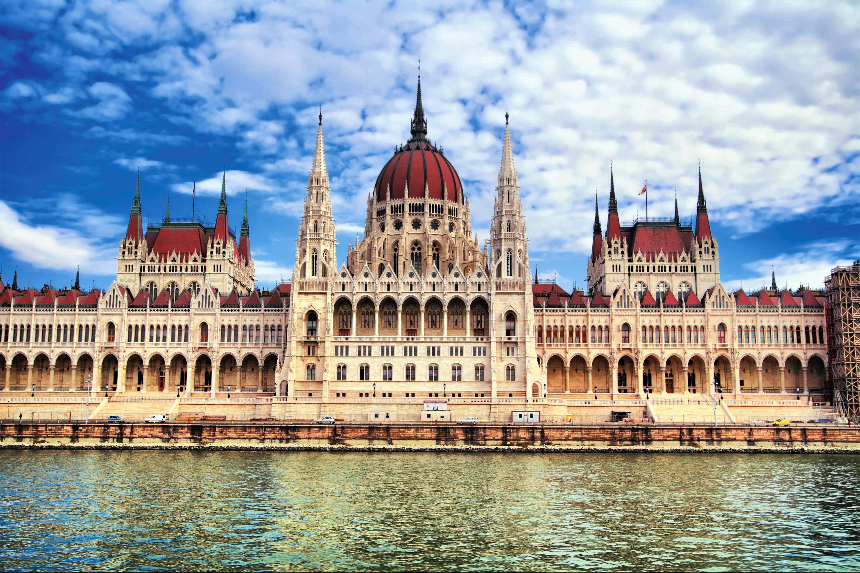 3000x2000 Hungarian Parliament Building in Budapest HD Wallpaper