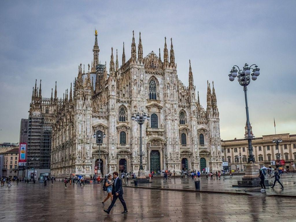 1024x768 Inside Duomo di Milano 360° VR Stock Video