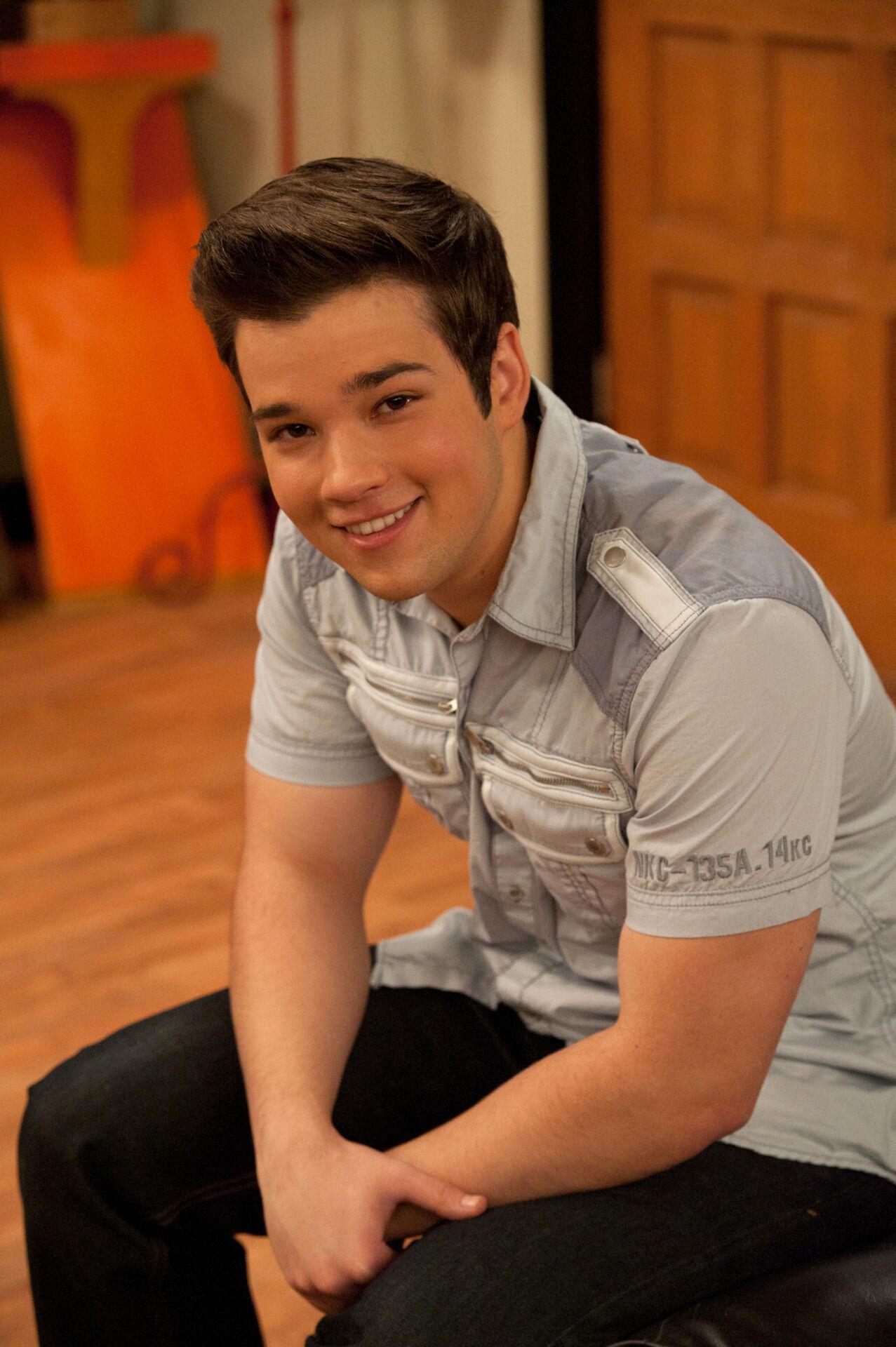 1277x1920 Freddie Benson