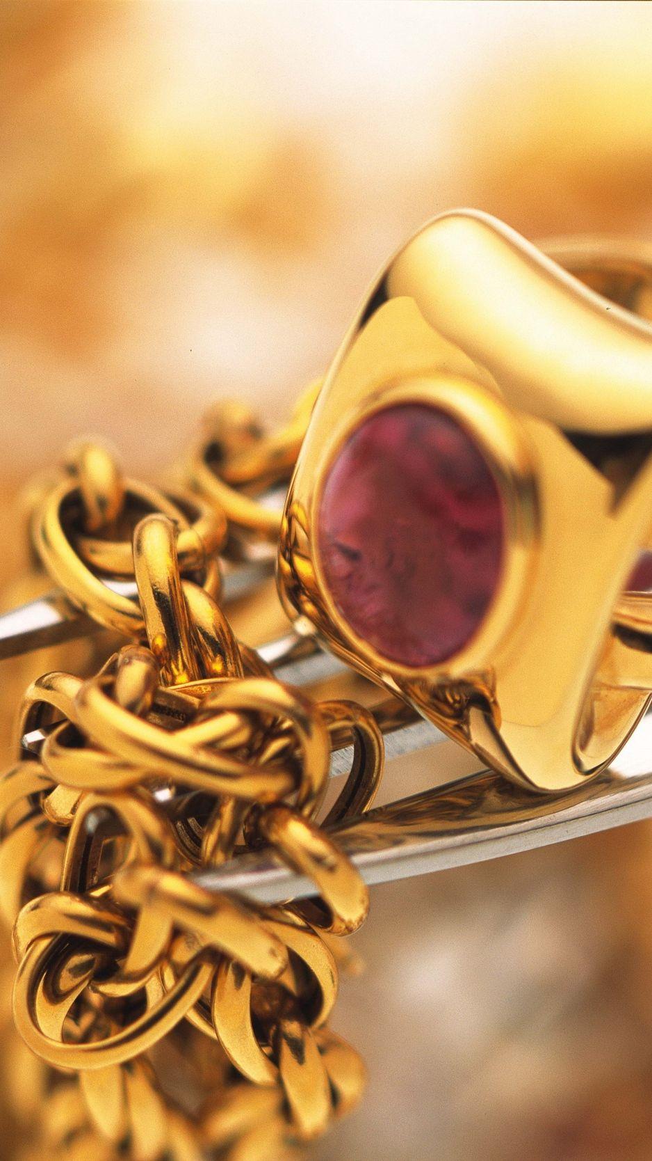 938x1668 Download Wallpaper 938x1668 Chain, Ring, Gold, Plug Iphone 8 7 6s 6