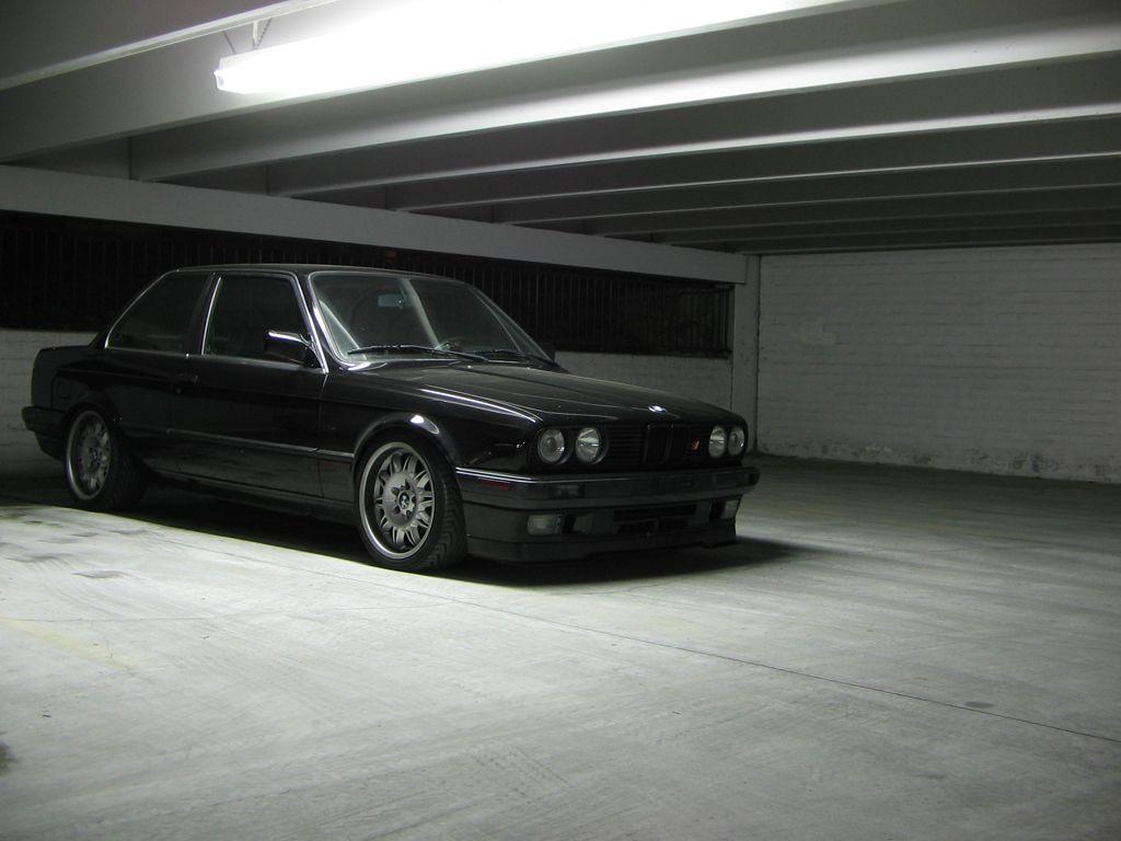 BMW m3 e30 черная