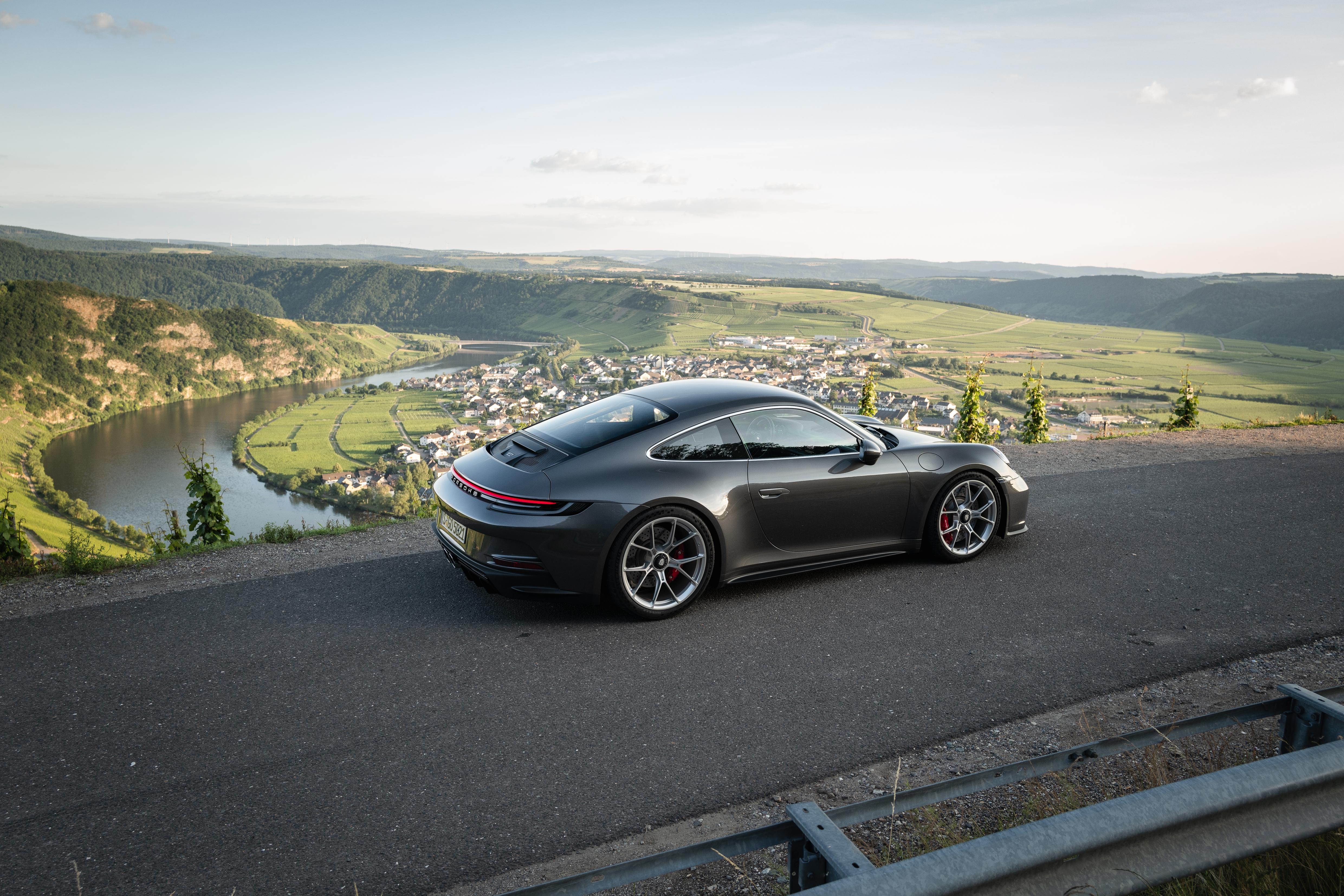 4961x3310 Porsche 911 GT3 Touring MT Worldwide (992)